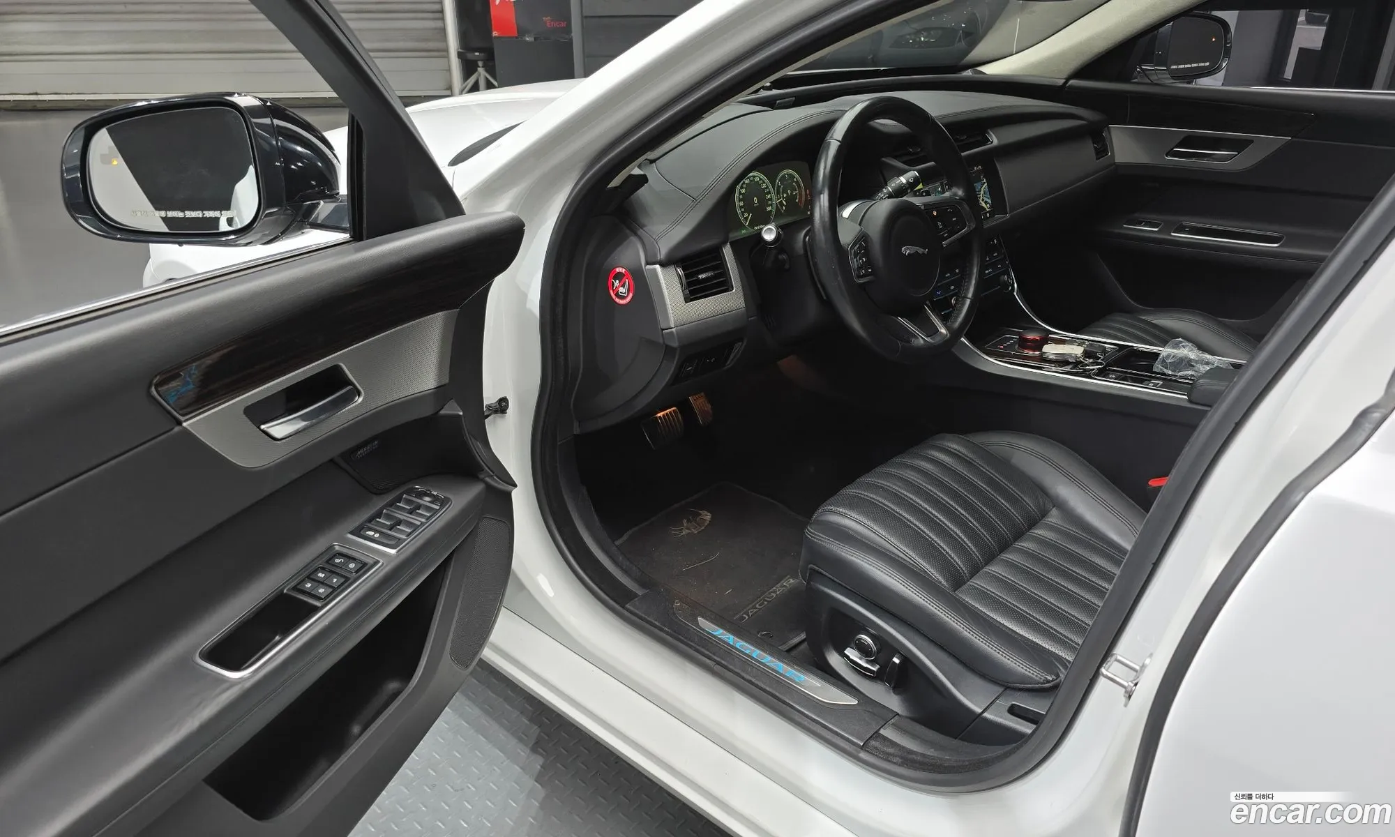 Jaguar XF 2019 SAJBA4BN4KCY73601 — 15