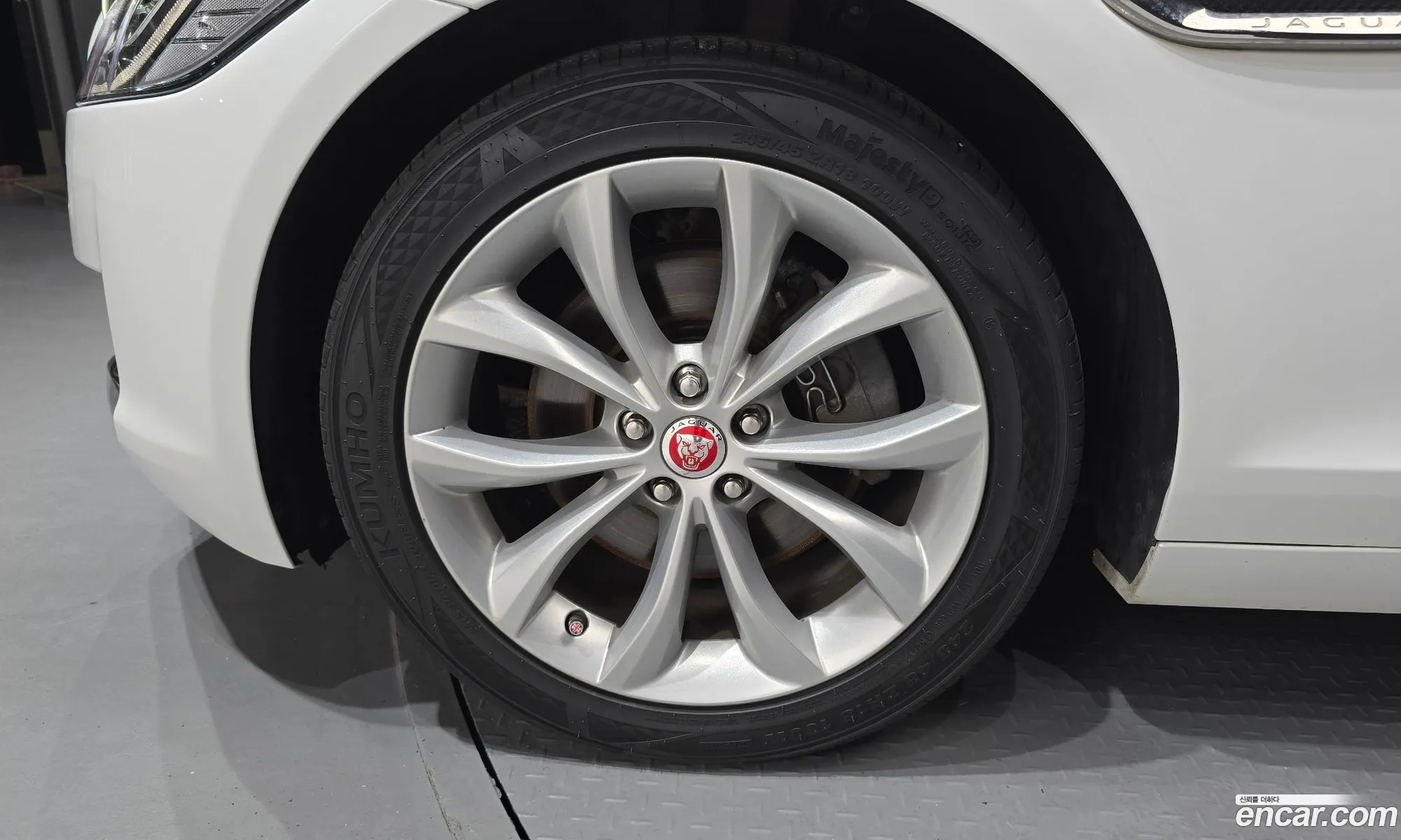 Jaguar XF 2019 SAJBA4BN4KCY73601 — 3