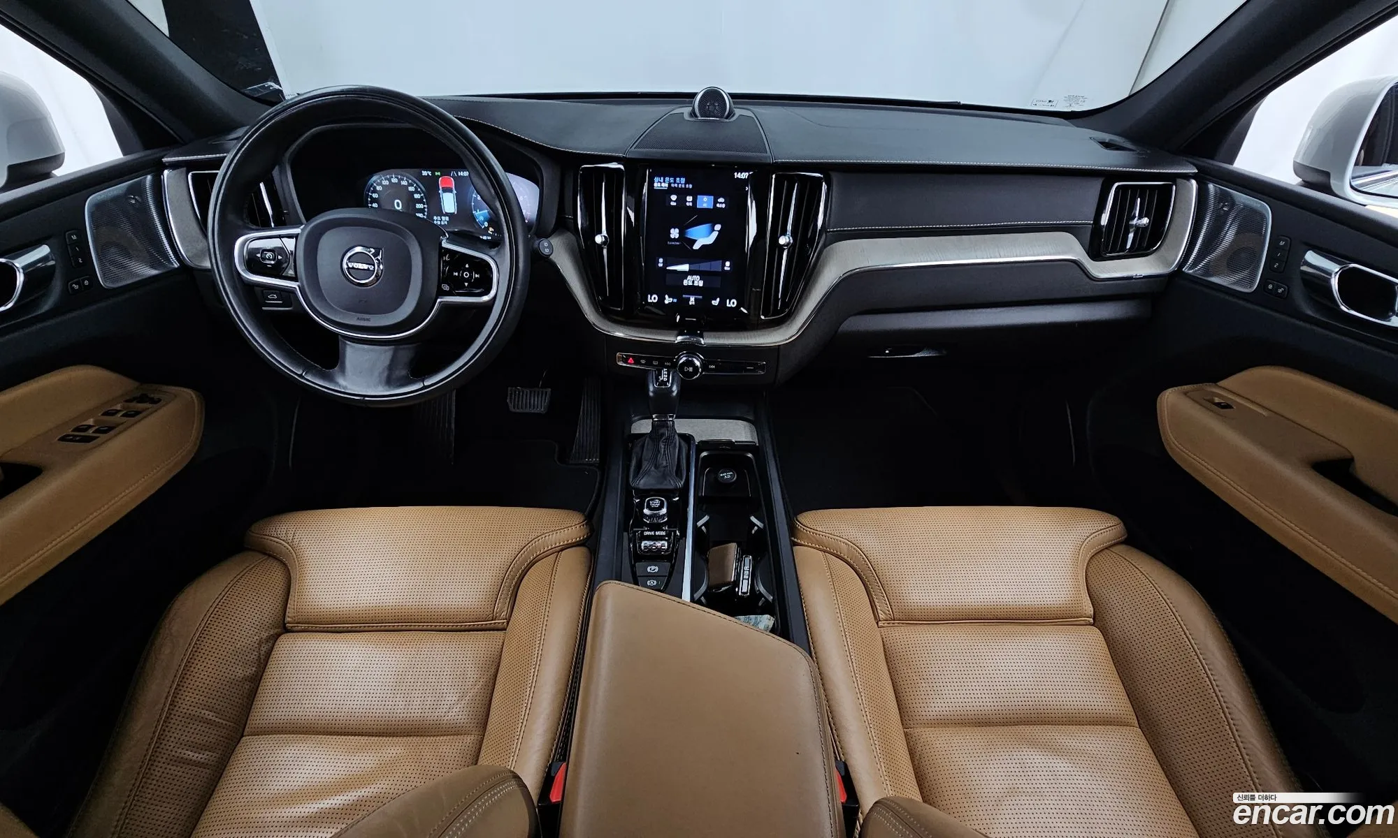 Volvo XC60 2017 YV1UZA22CJ1018958 — 10