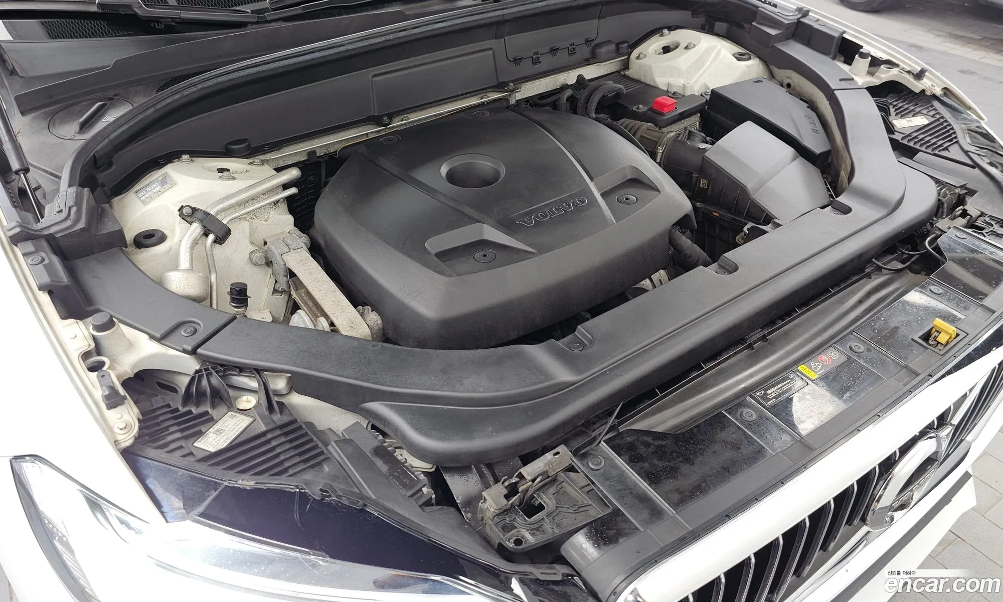 Volvo XC60 2017 YV1UZA22CJ1018958 — 16