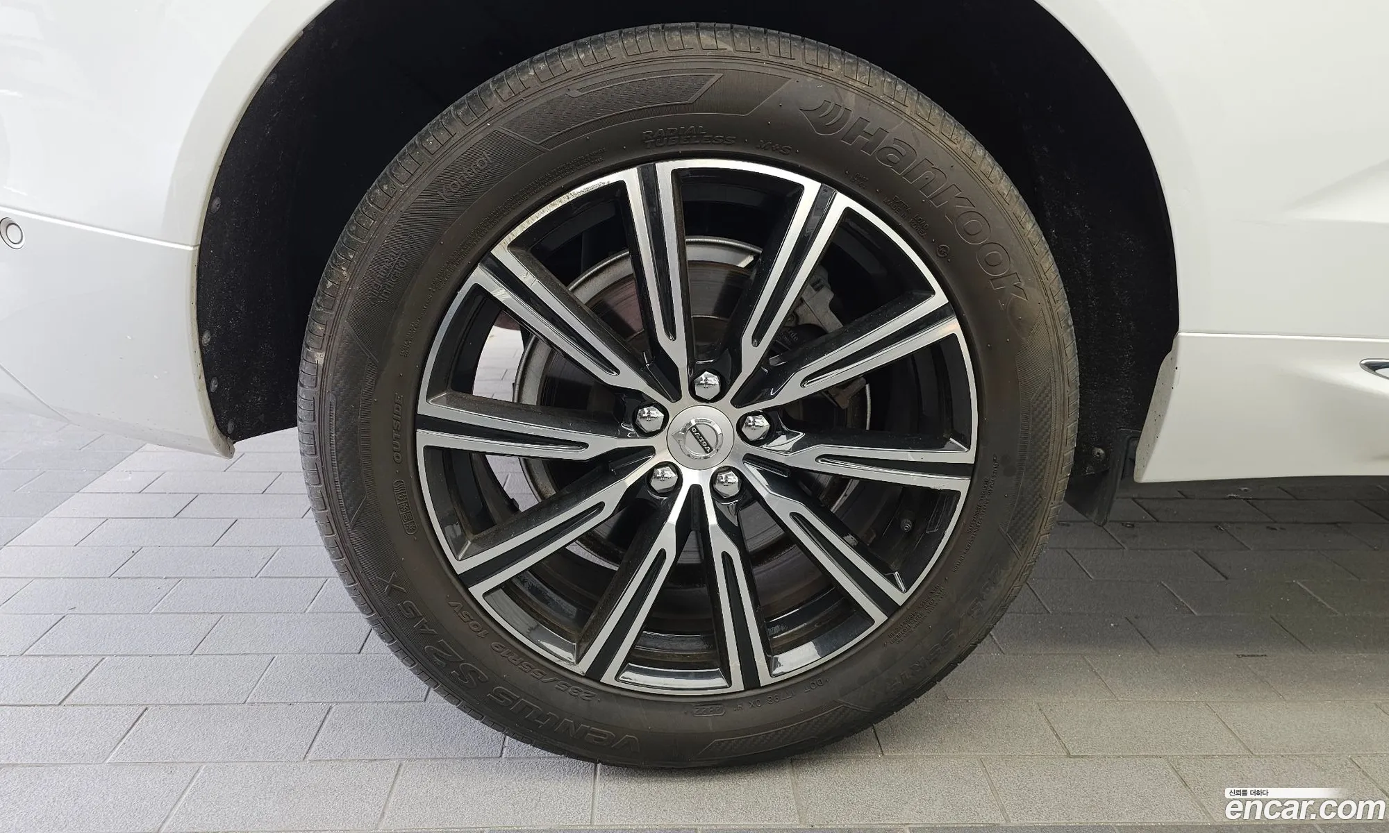 Volvo XC60 2017 YV1UZA22CJ1018958 — 9