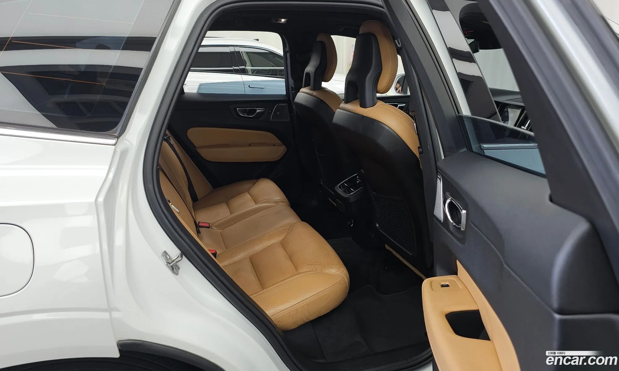Volvo XC60 2017 YV1UZA22CJ1018958 — 3