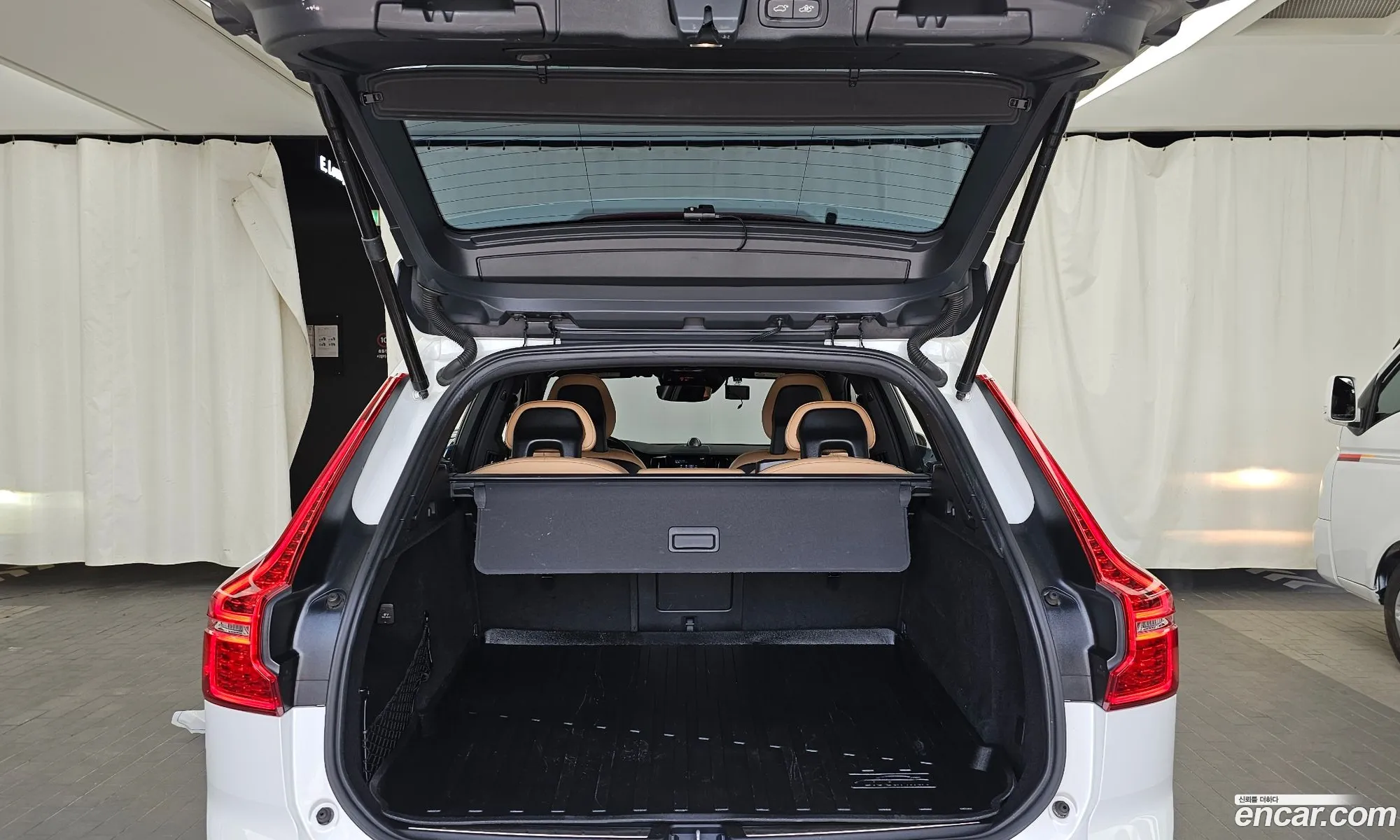 Volvo XC60 2017 YV1UZA22CJ1018958 — 20