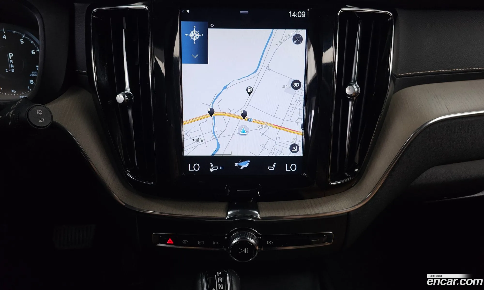 Volvo XC60 2017 YV1UZA22CJ1018958 — 11