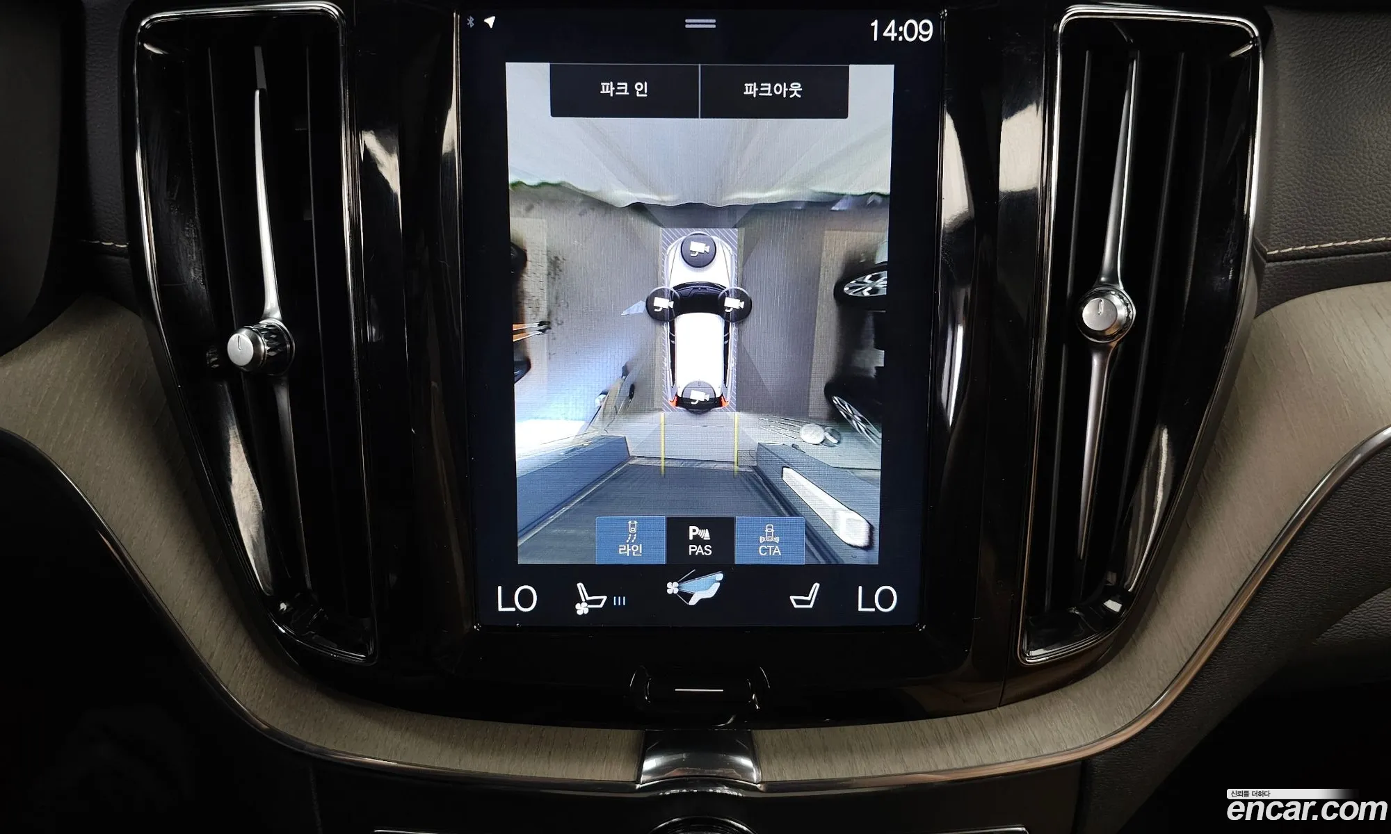 Volvo XC60 2017 YV1UZA22CJ1018958 — 13