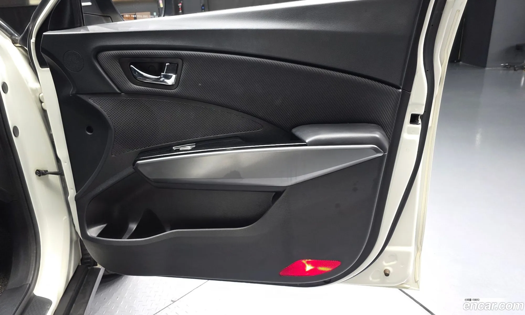 KG Mobility (SsangYong) Tivoli Armour 2019 — 14