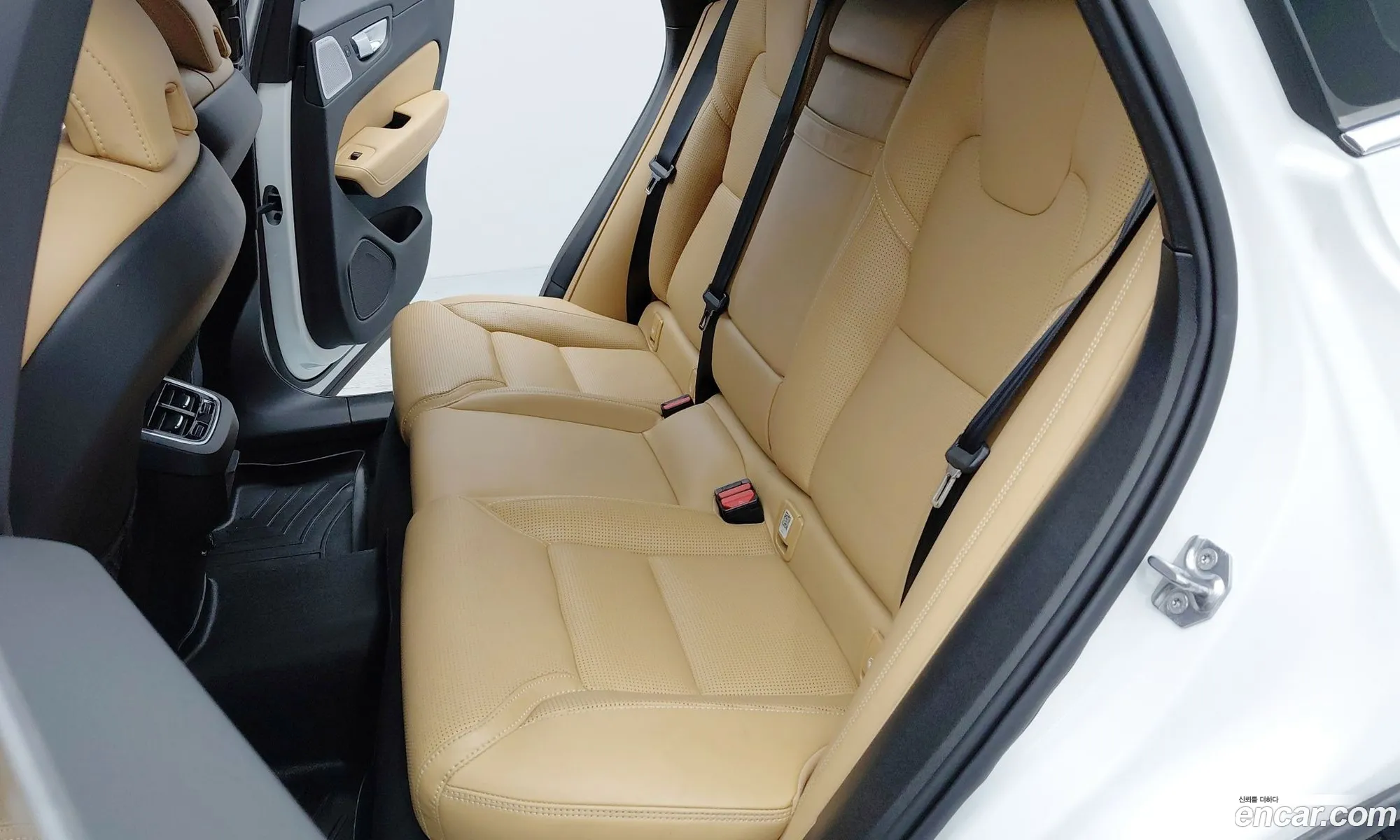 Volvo XC60 2019 — 18