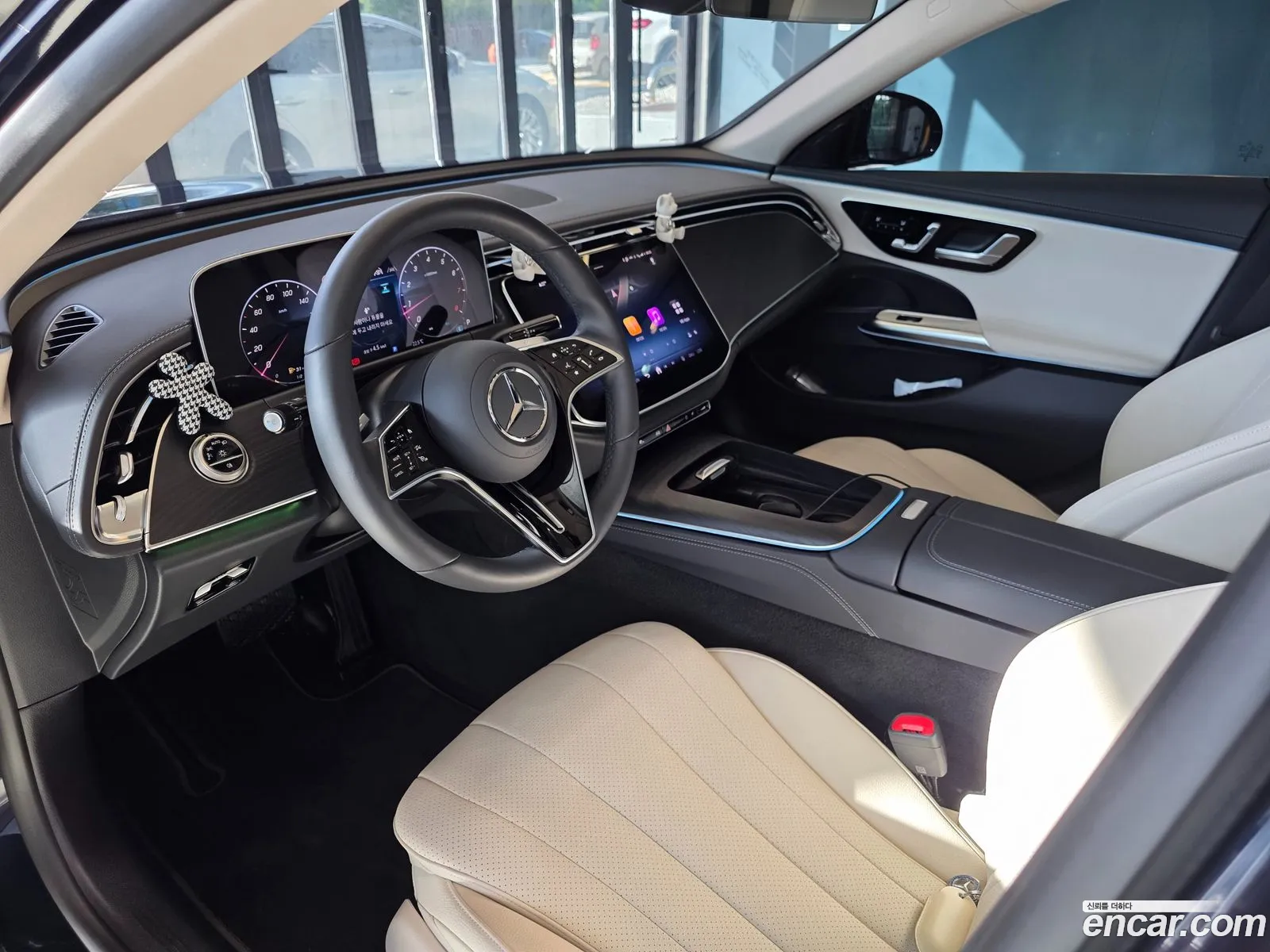 Mercedes-Benz E-Class W214 2025 — 12