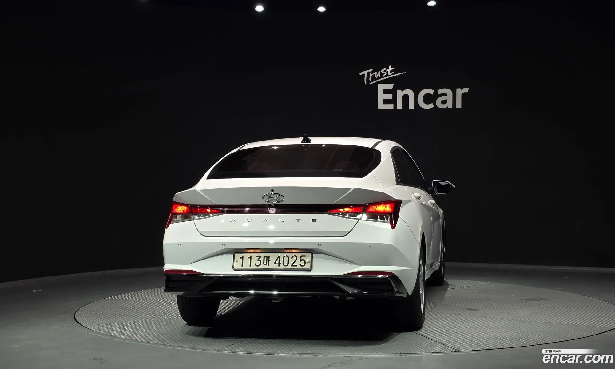 Hyundai Elantra 2021 — 17