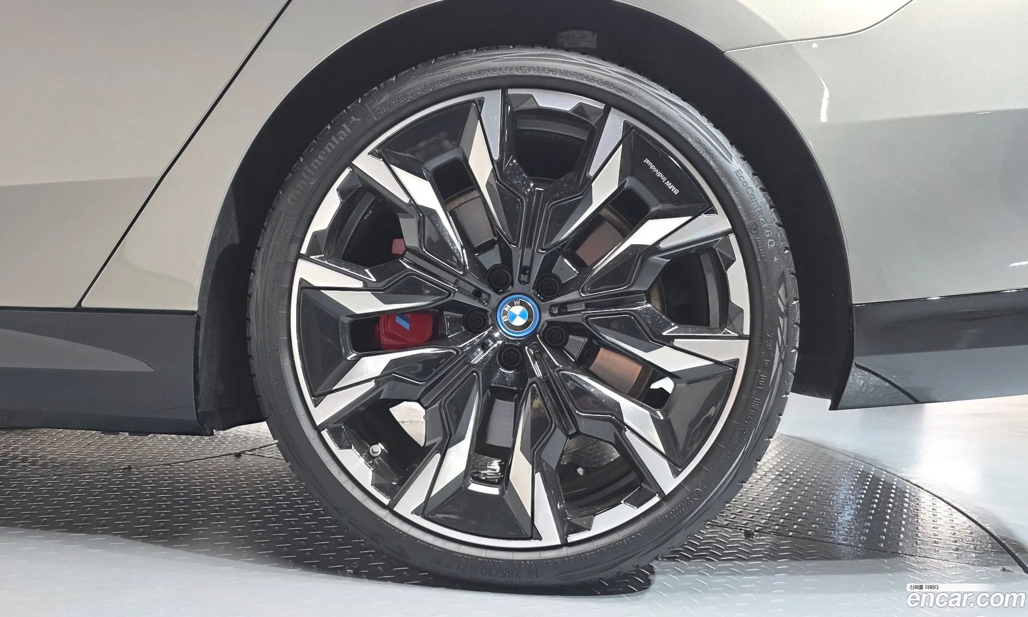 BMW 5 Series 2025 — 24
