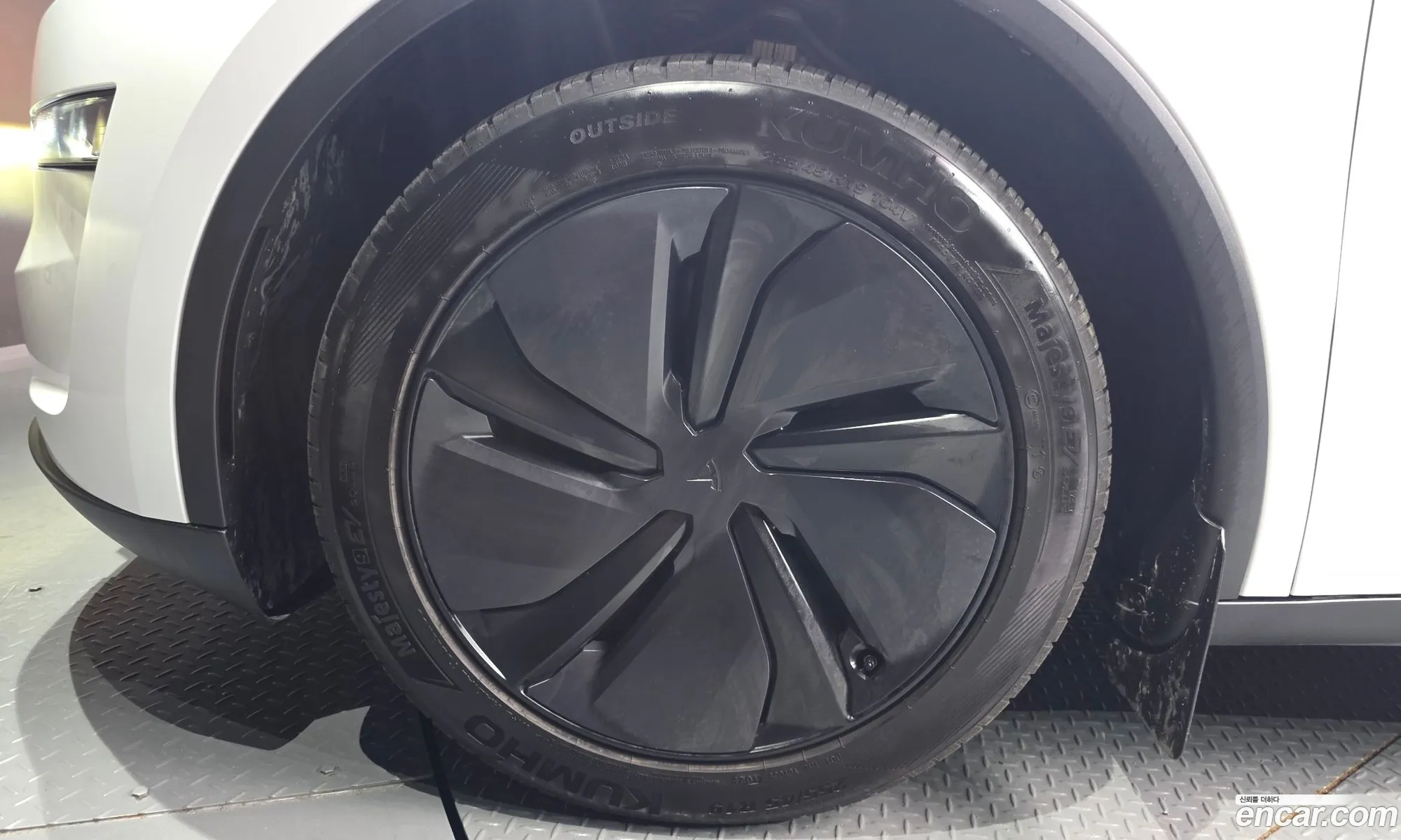 Tesla Model Y 2025 LRWYGCFJSSC045255 — 16