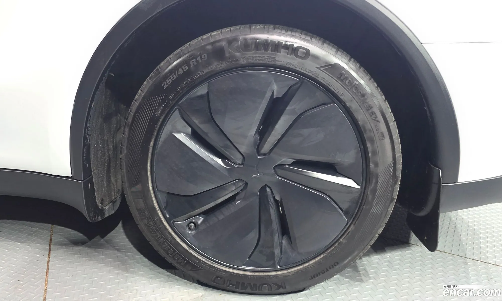 Tesla Model Y 2025 LRWYGCFJSSC045255 — 28