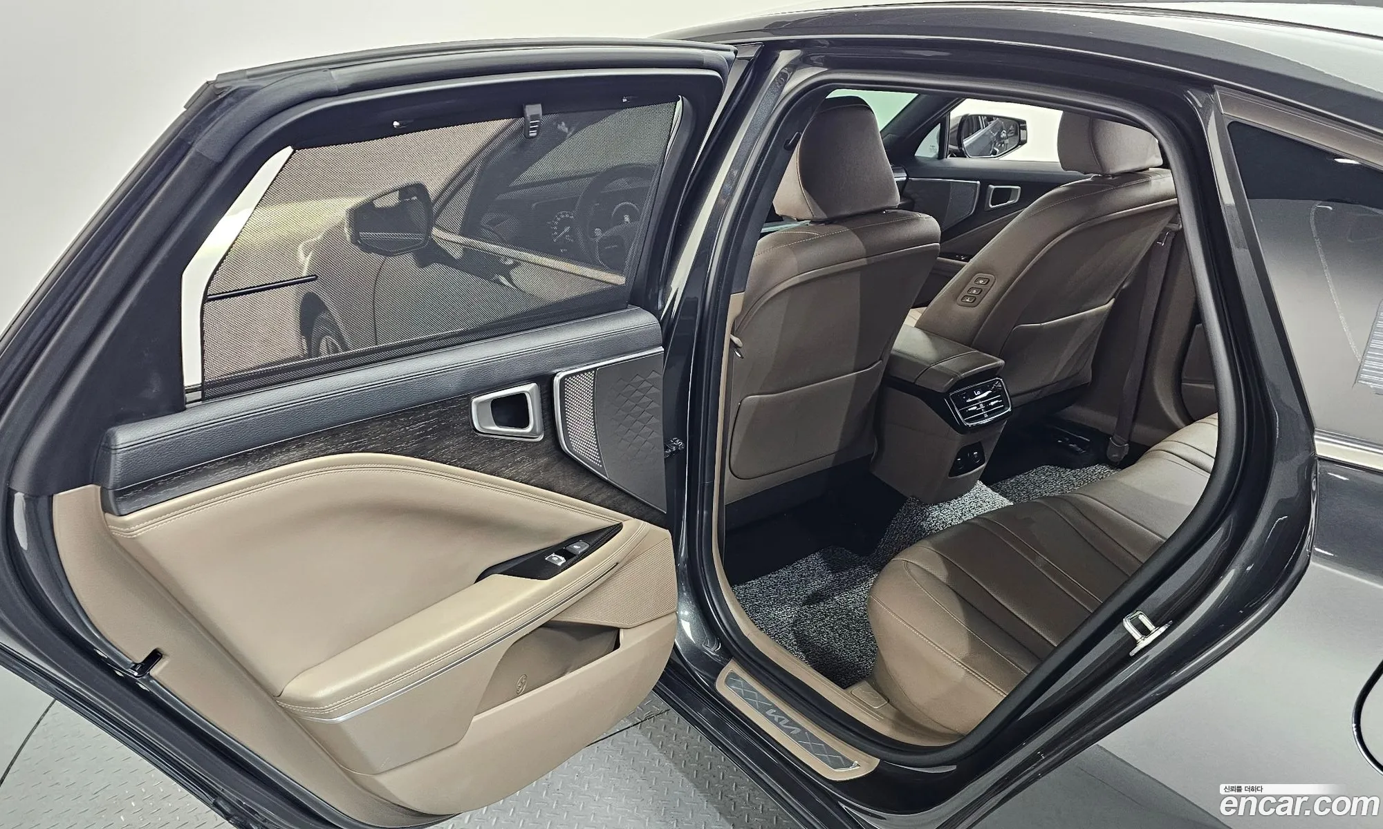 Kia K8 Hybrid 2022 — 32