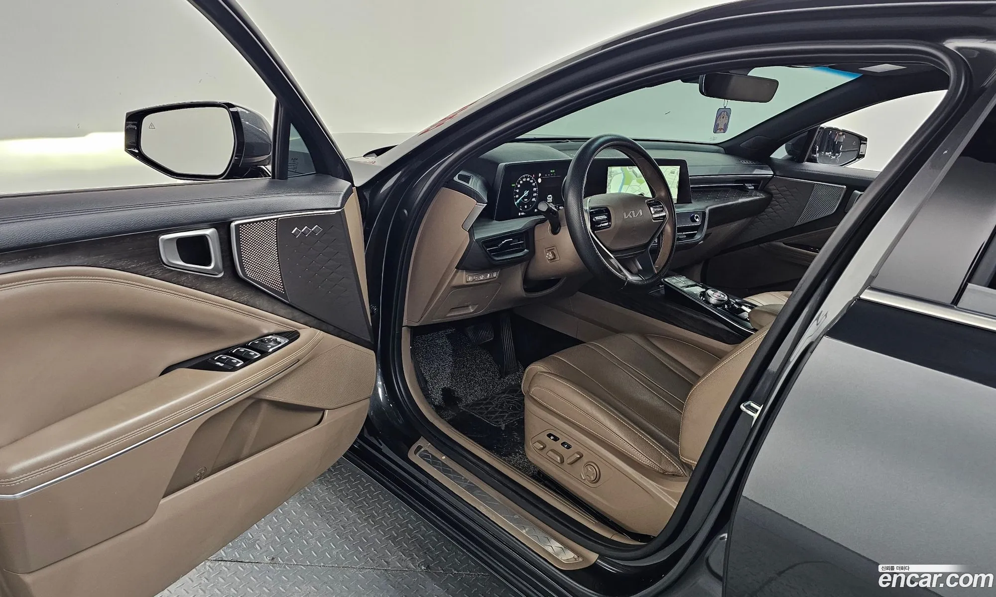 Kia K8 Hybrid 2022 — 35