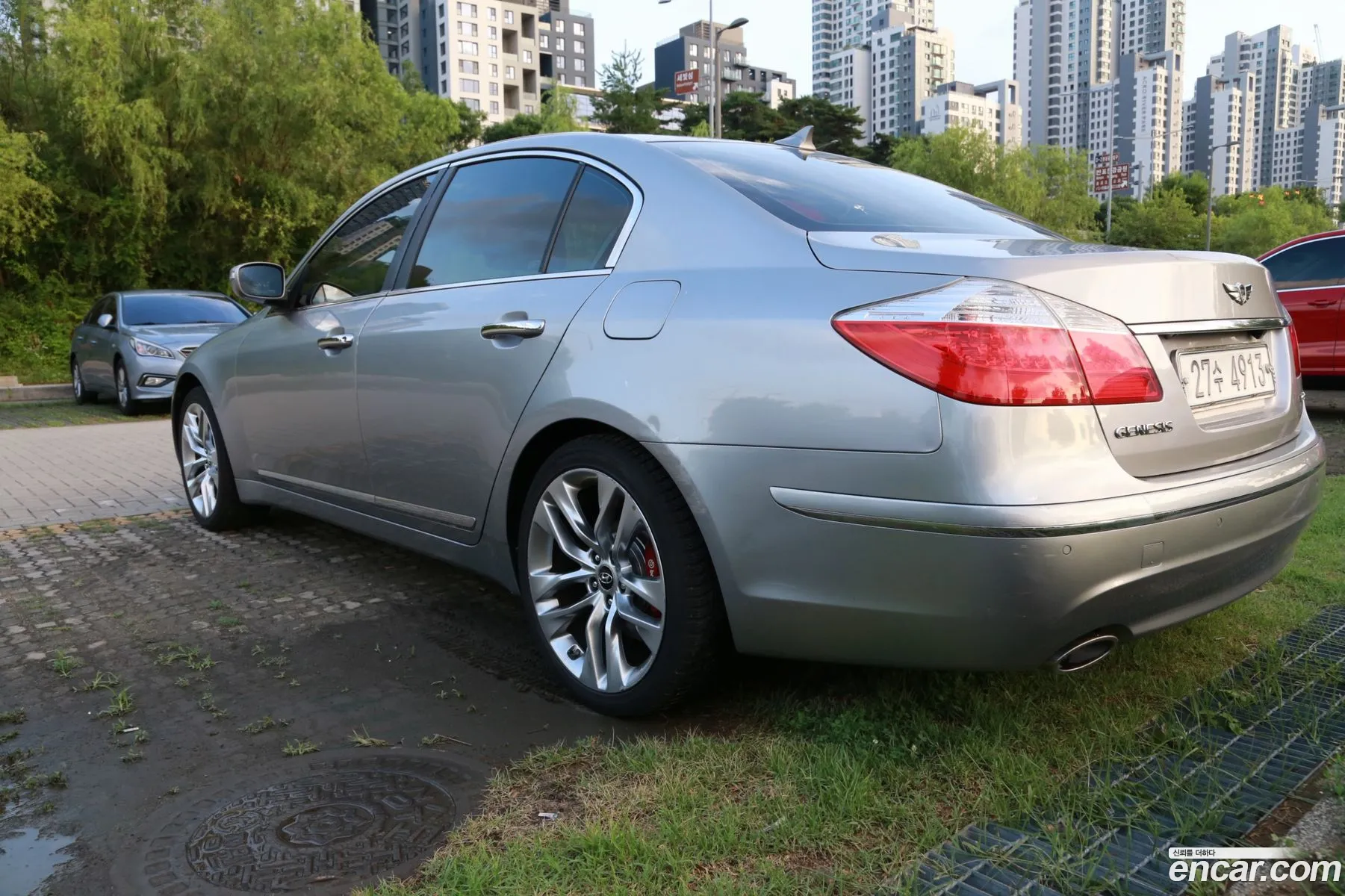 Hyundai Genesis 2010 — 18