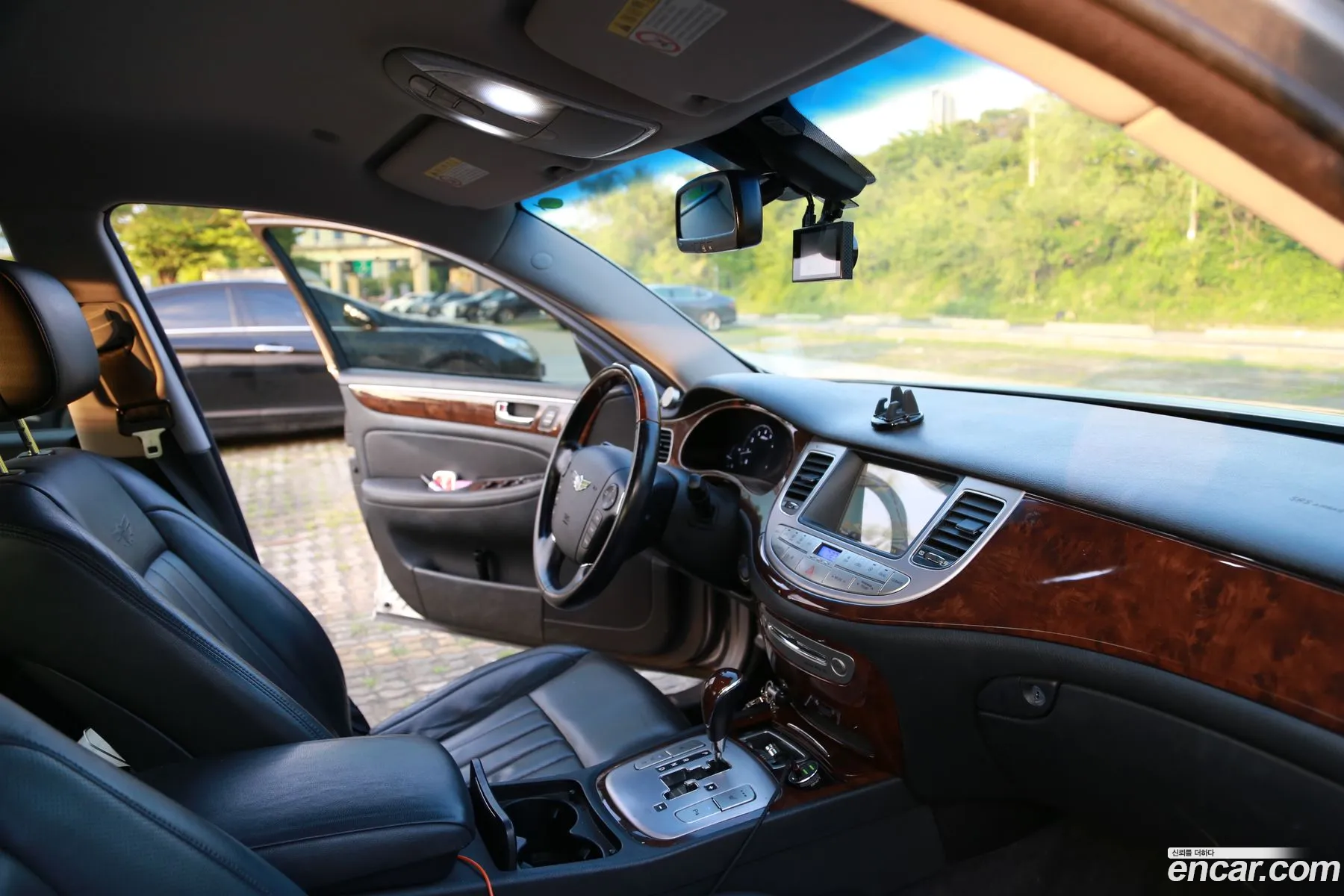 Hyundai Genesis 2010 — 14