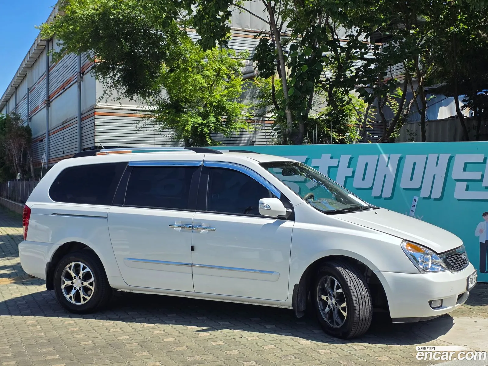 Kia Carnival R 2013 — 17