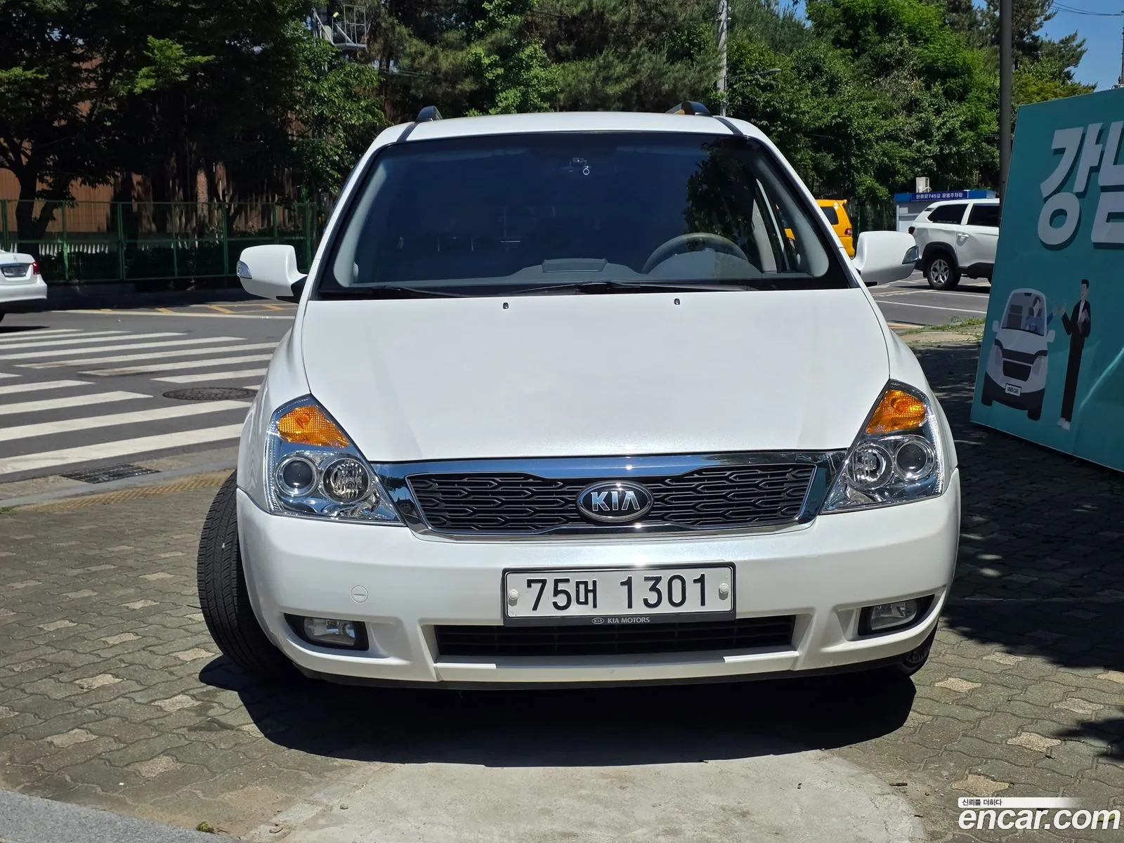 Kia Carnival R 2013 — 18