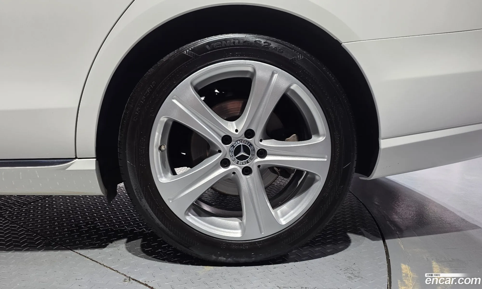 Mercedes-Benz E-Class W213 2018 WDDZF4CB4JA425734 — 16