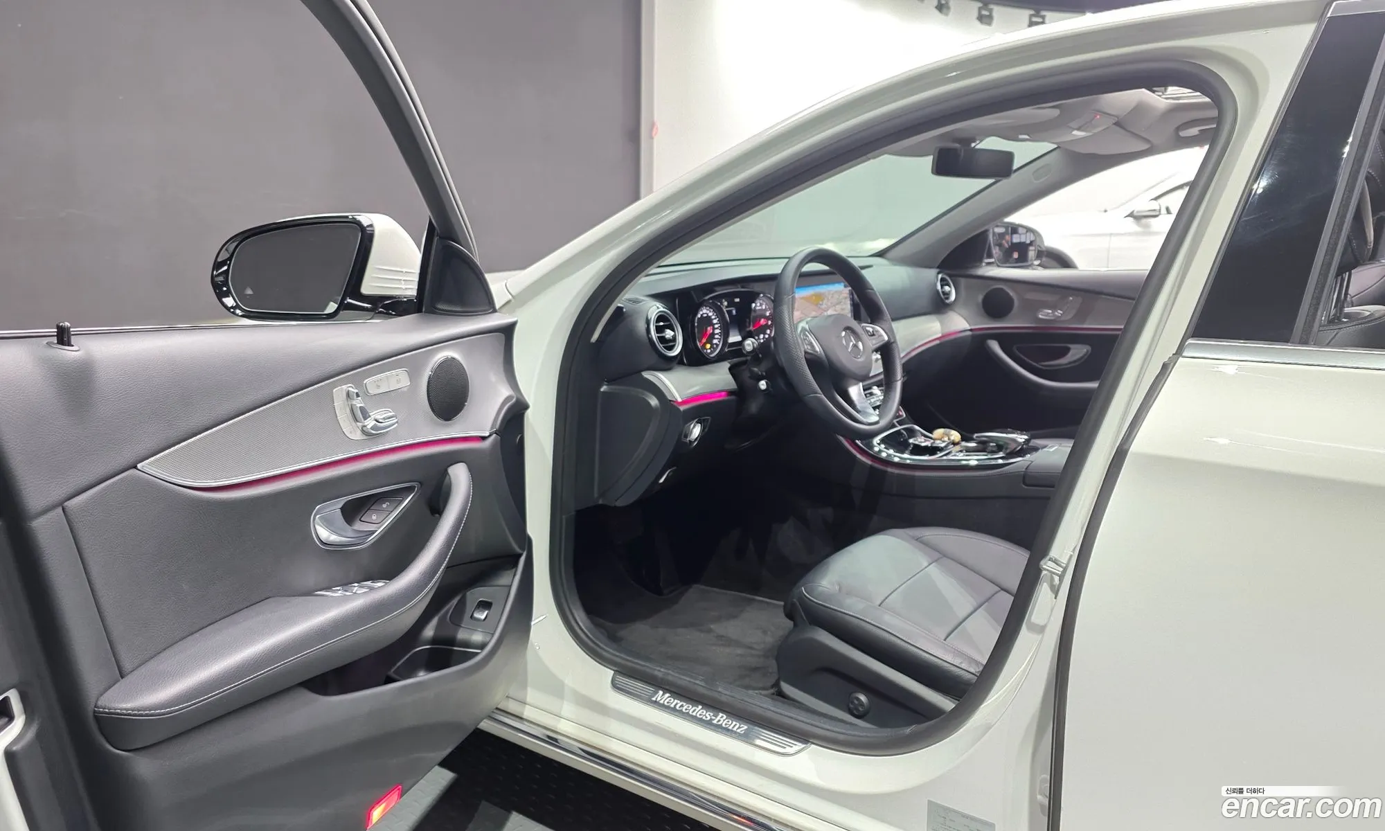 Mercedes-Benz E-Class W213 2018 WDDZF4CB4JA425734 — 30