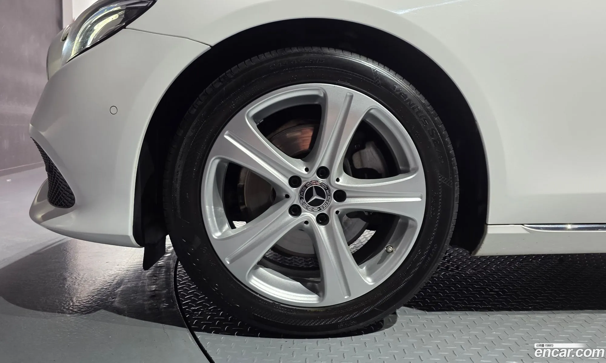 Mercedes-Benz E-Class W213 2018 WDDZF4CB4JA425734 — 22