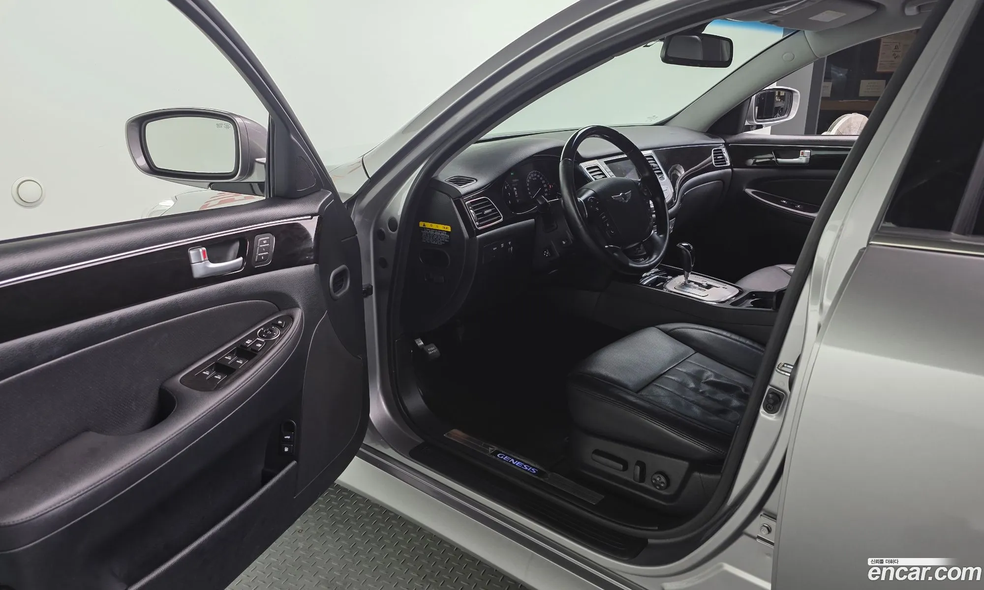 Hyundai Genesis 2011 — 15