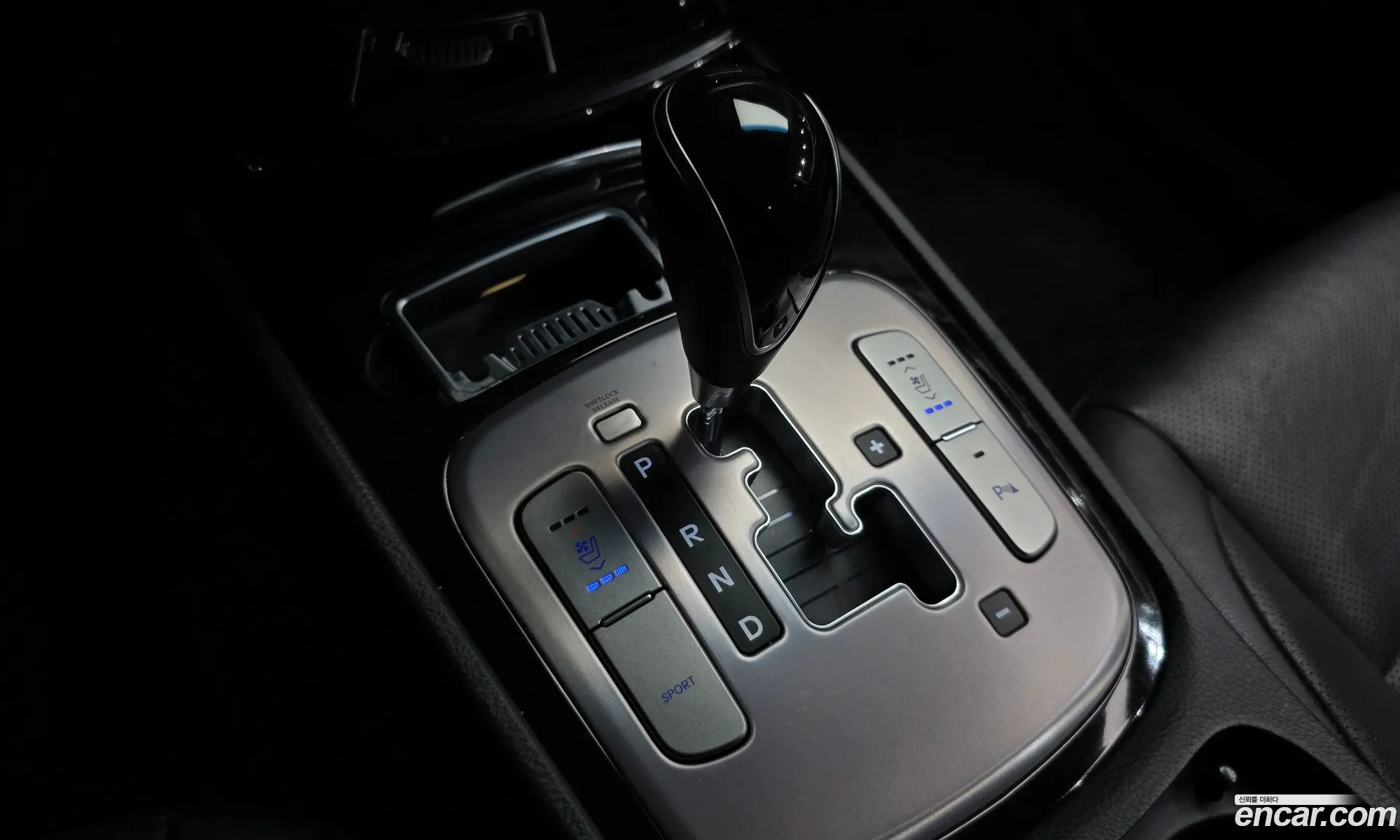 Hyundai Genesis 2011 — 17