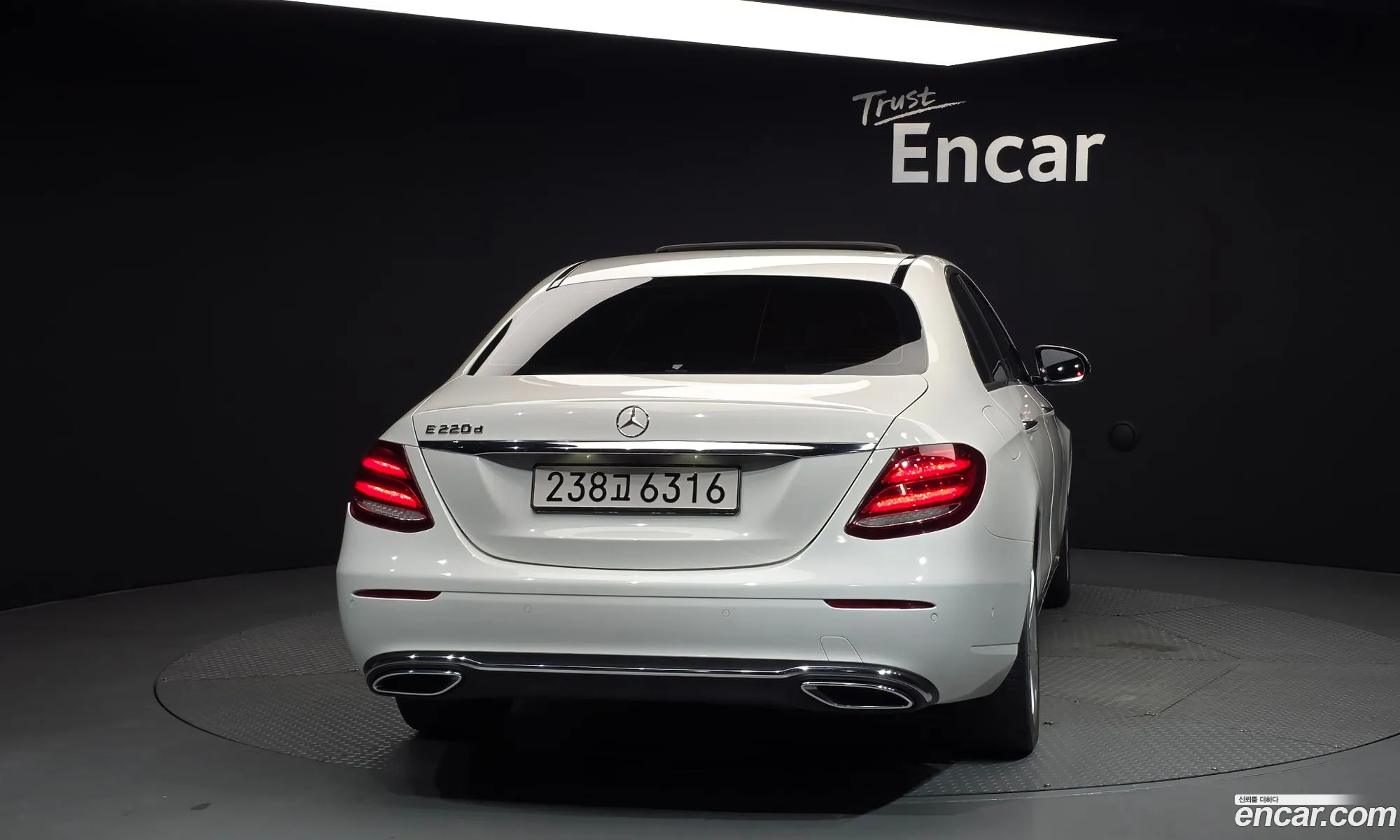 Mercedes-Benz E-Class W213 2017 — 13