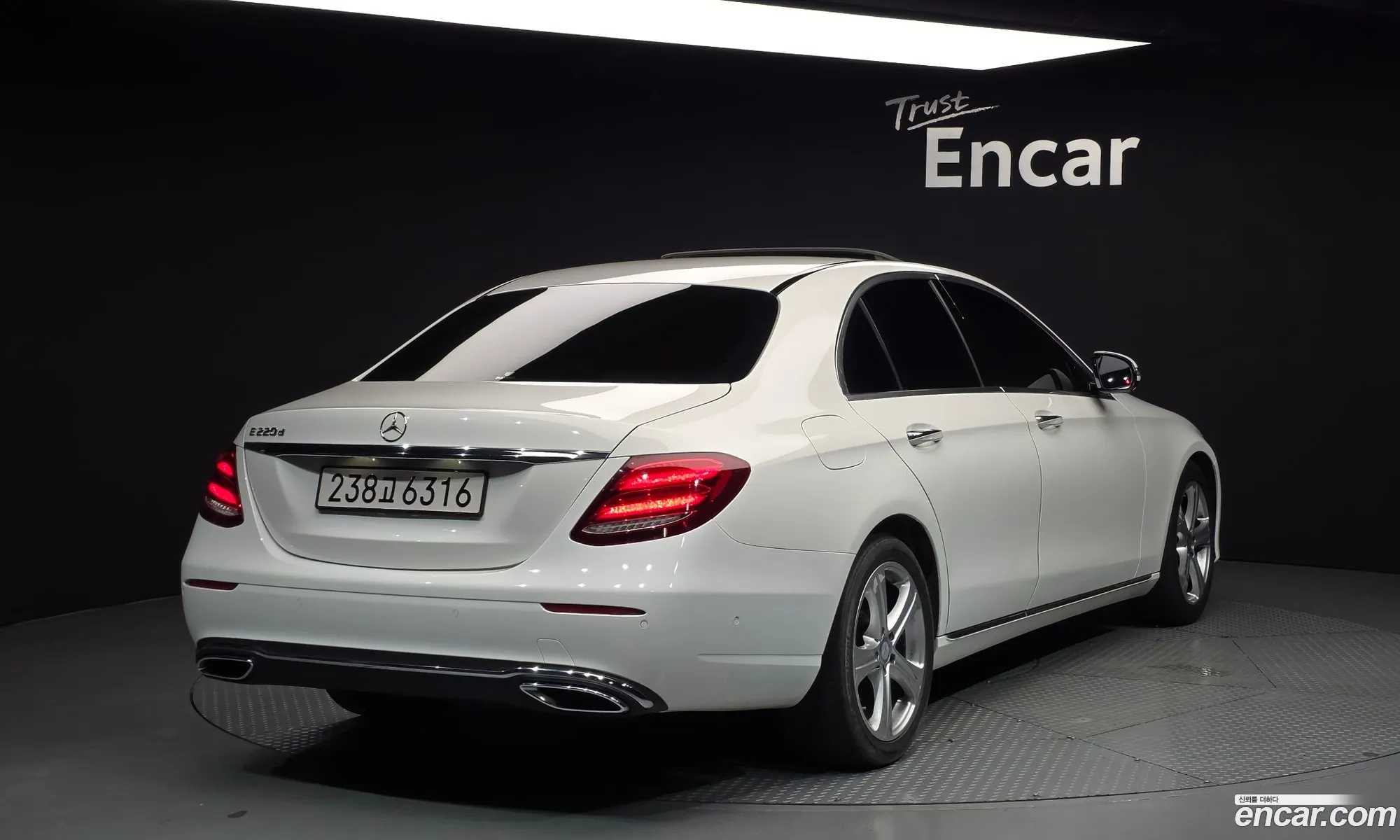 Mercedes-Benz E-Class W213 2017 — 20