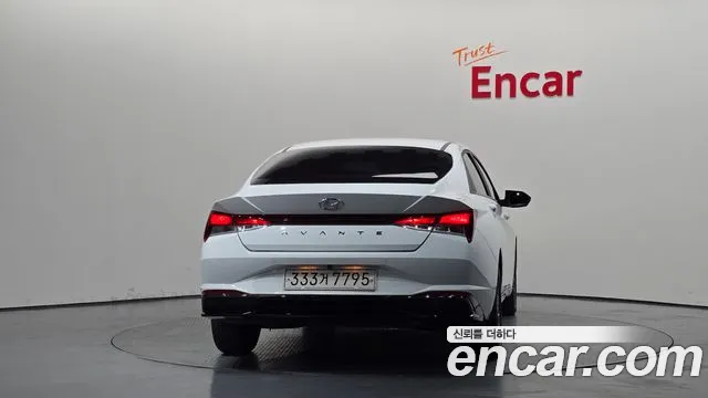 Hyundai Elantra Hybrid 2023 — 3