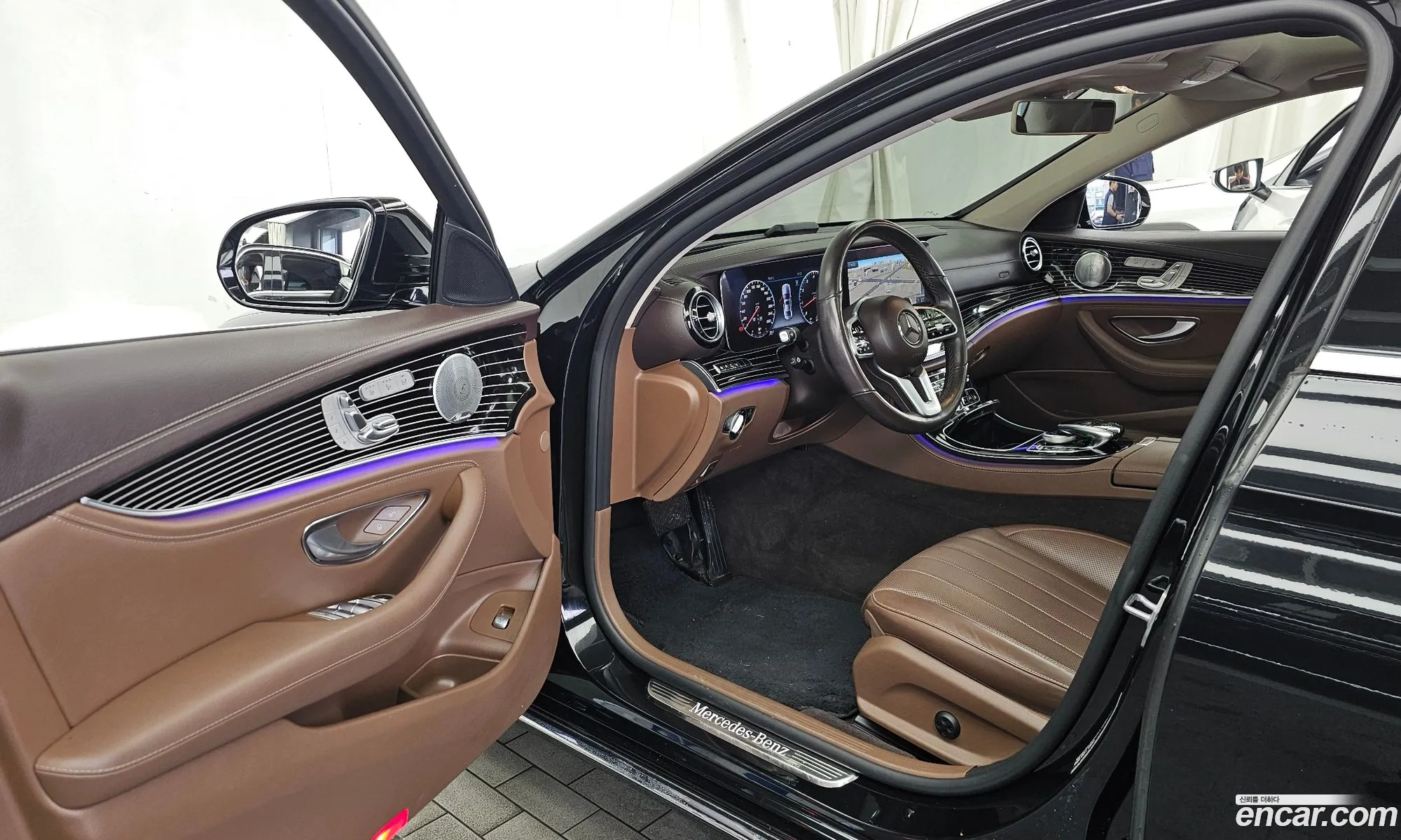 Mercedes-Benz E-Class W213 2019 WDDZF6JB9KA587021 — 16