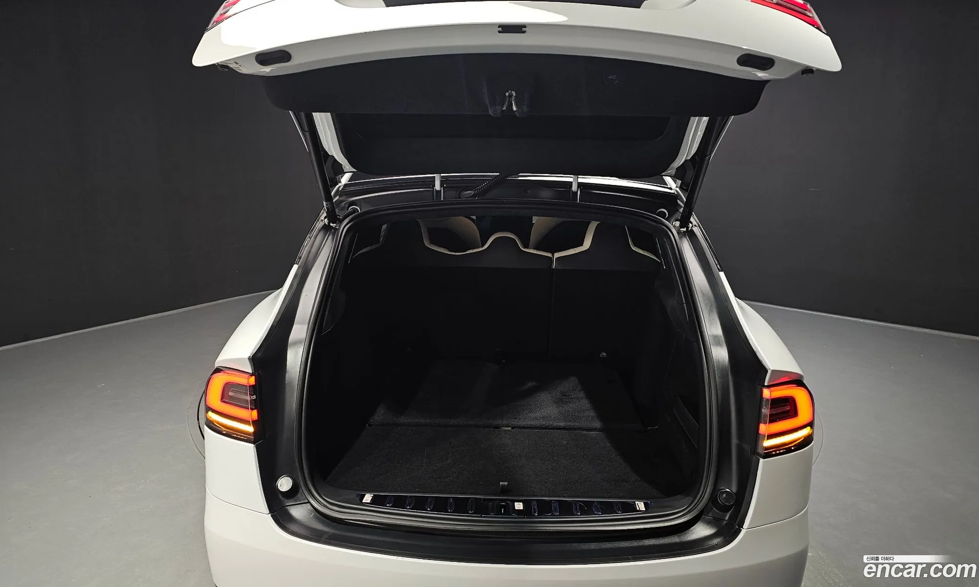 Tesla Model X 2023 — 26