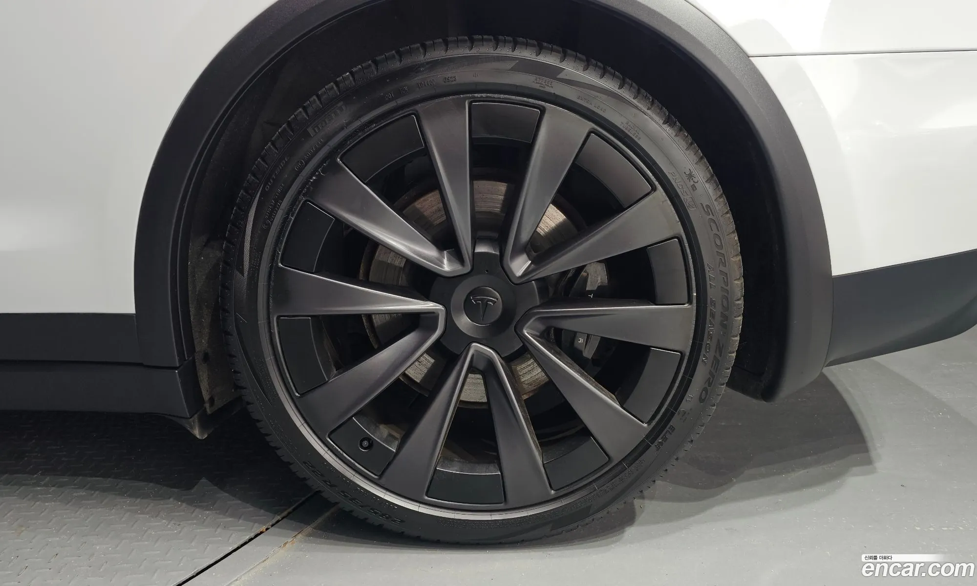 Tesla Model X 2023 — 33