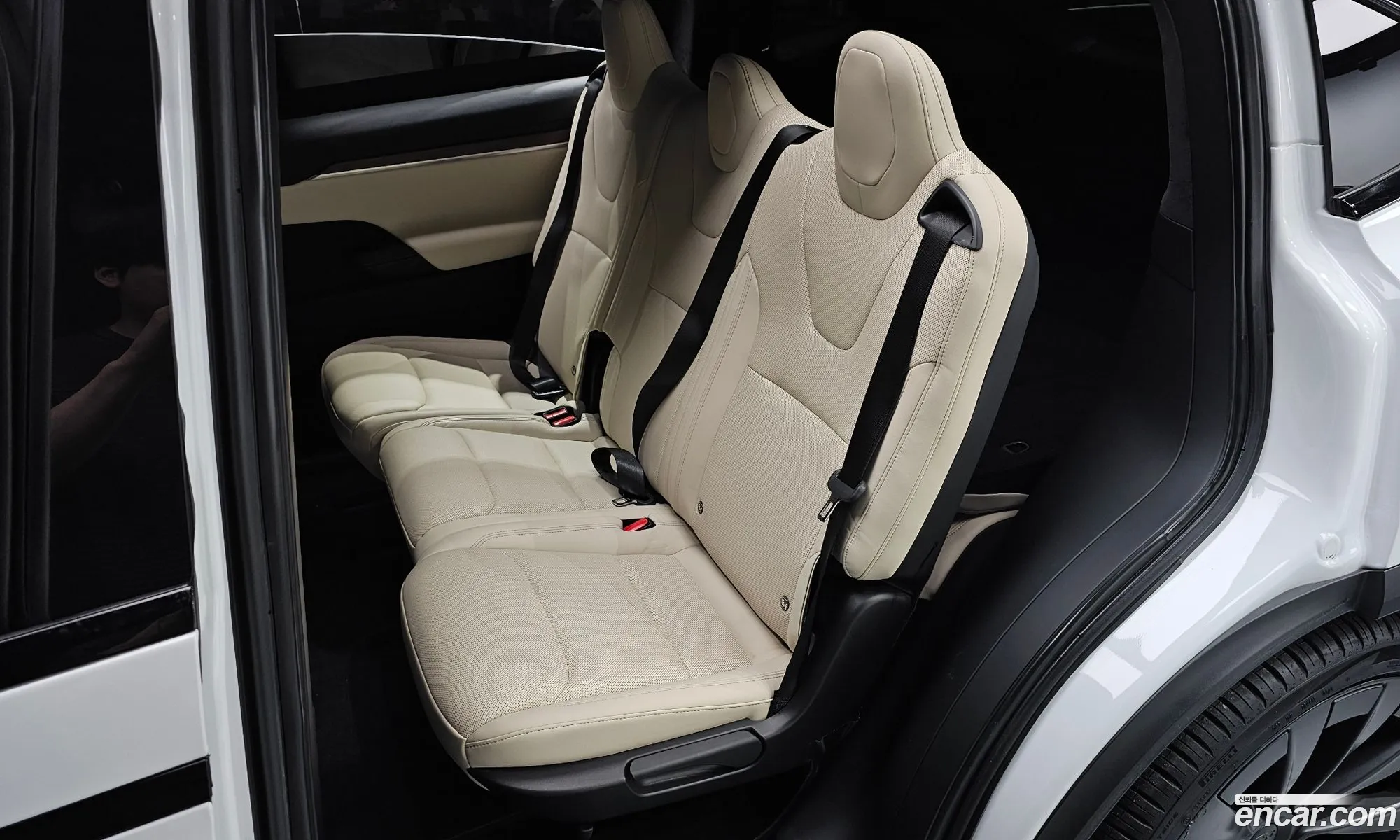 Tesla Model X 2023 — 14