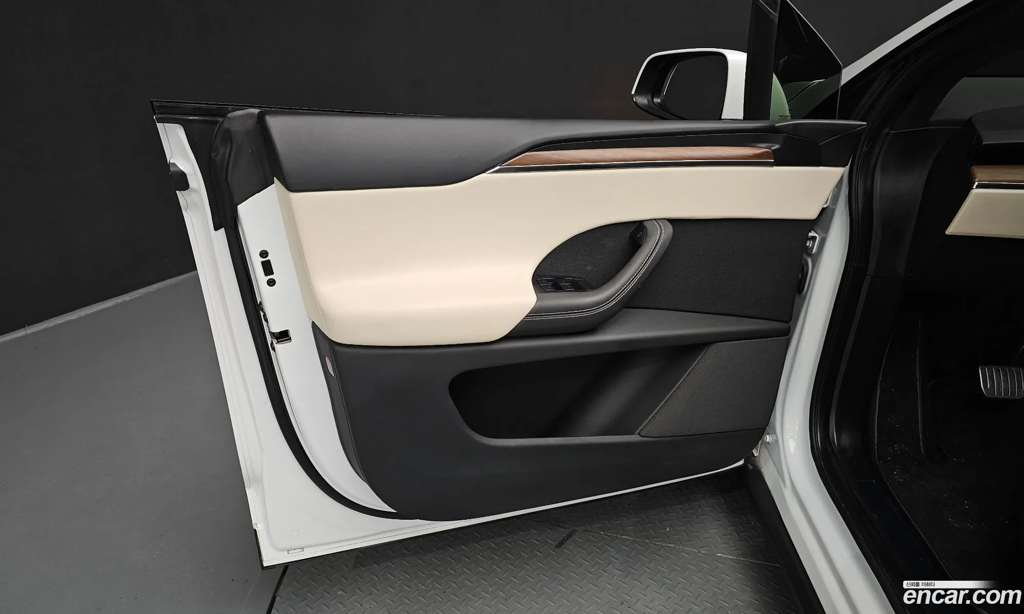 Tesla Model X 2023 — 8
