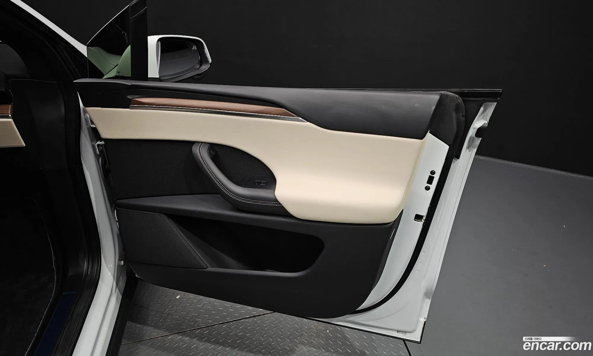 Tesla Model X 2023 — 11