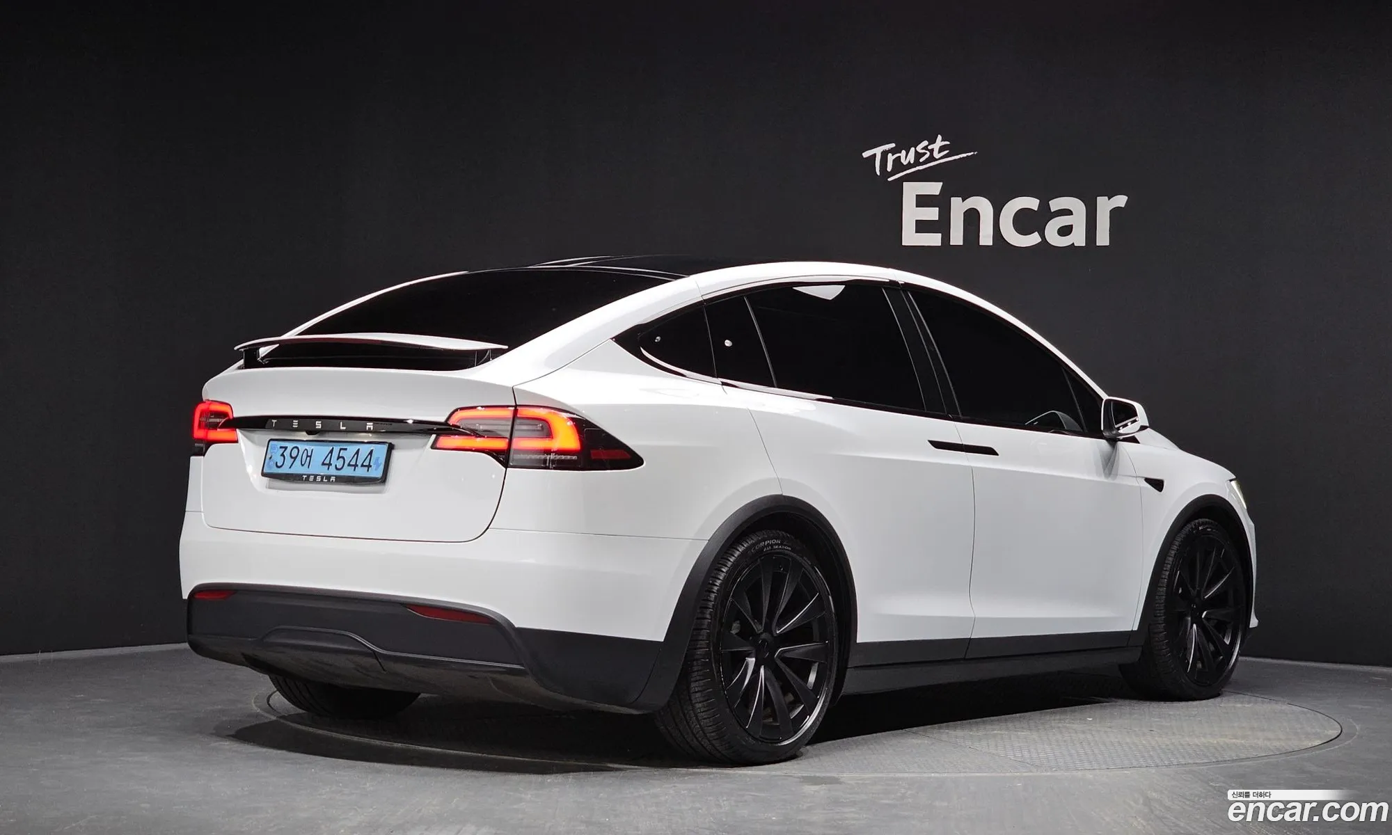 Tesla Model X 2023 — 35