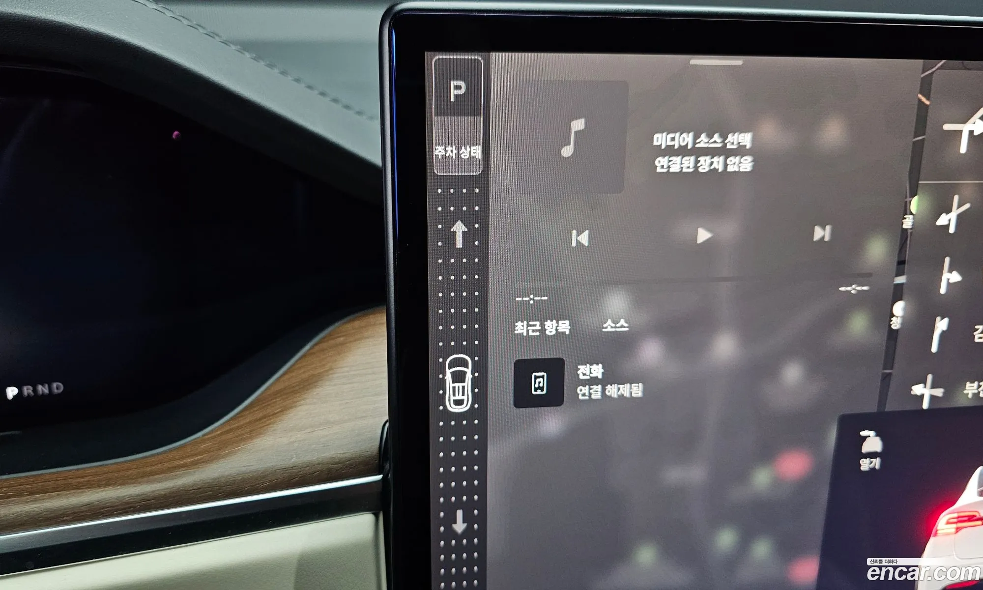 Tesla Model X 2023 — 24