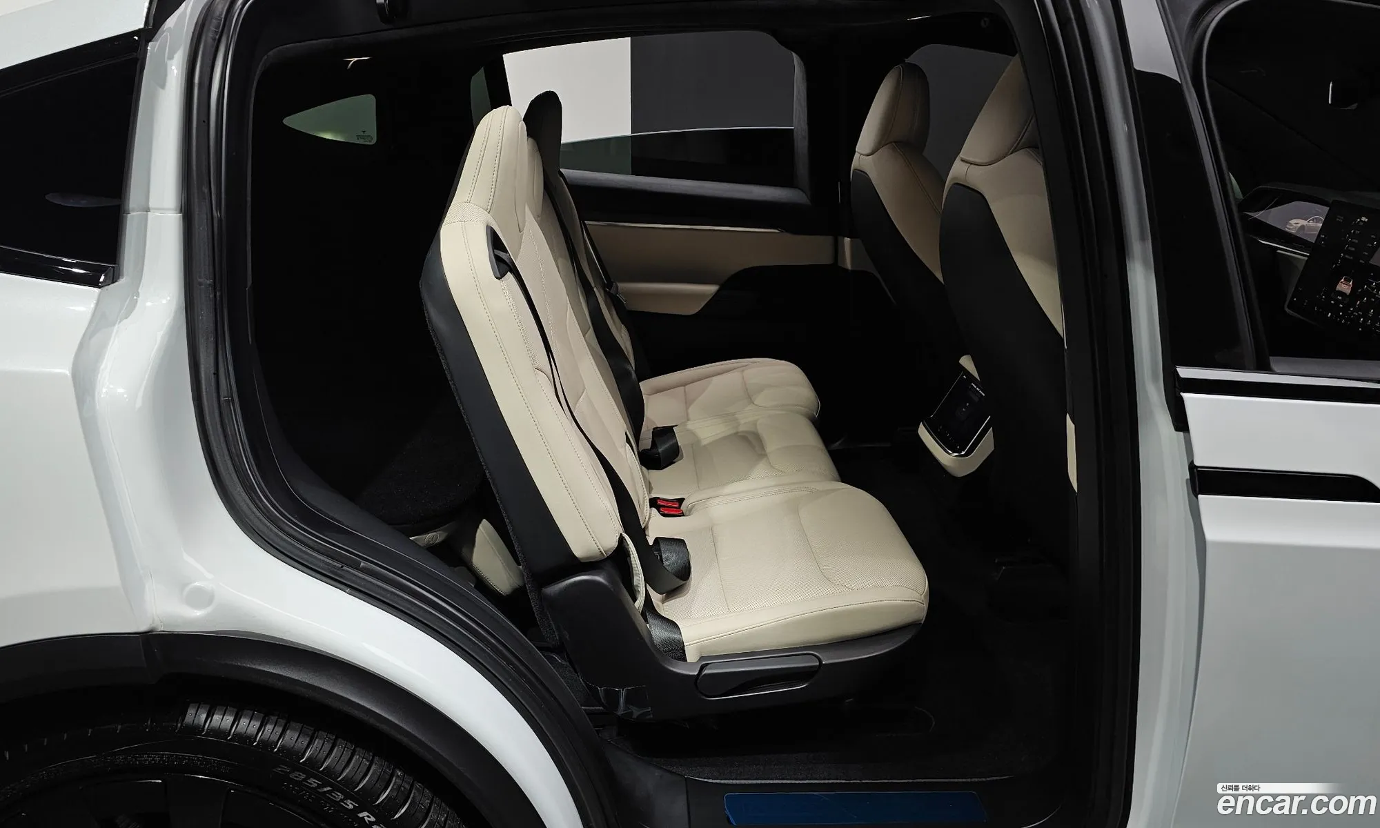Tesla Model X 2023 — 22