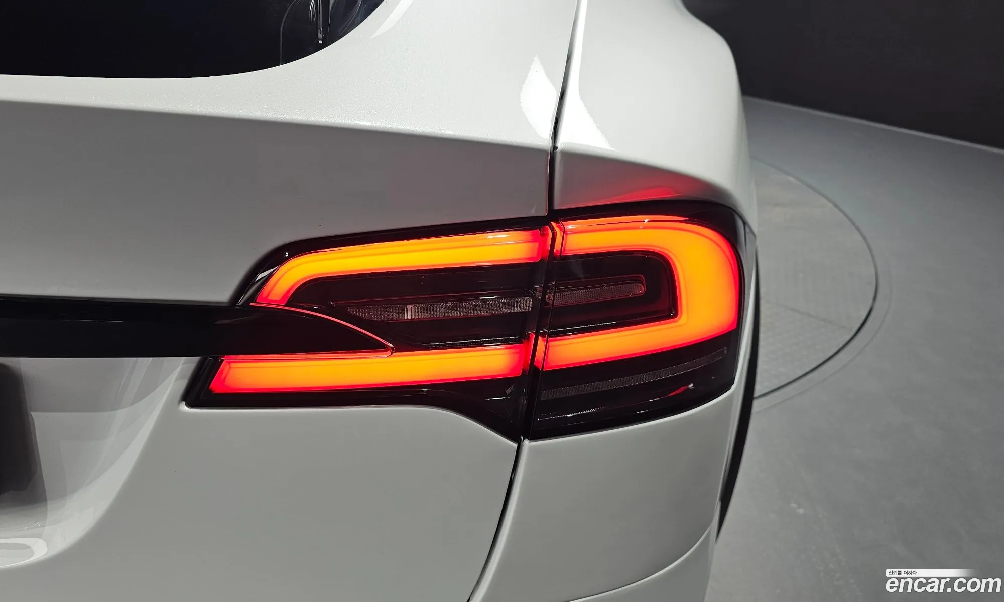 Tesla Model X 2023 — 17