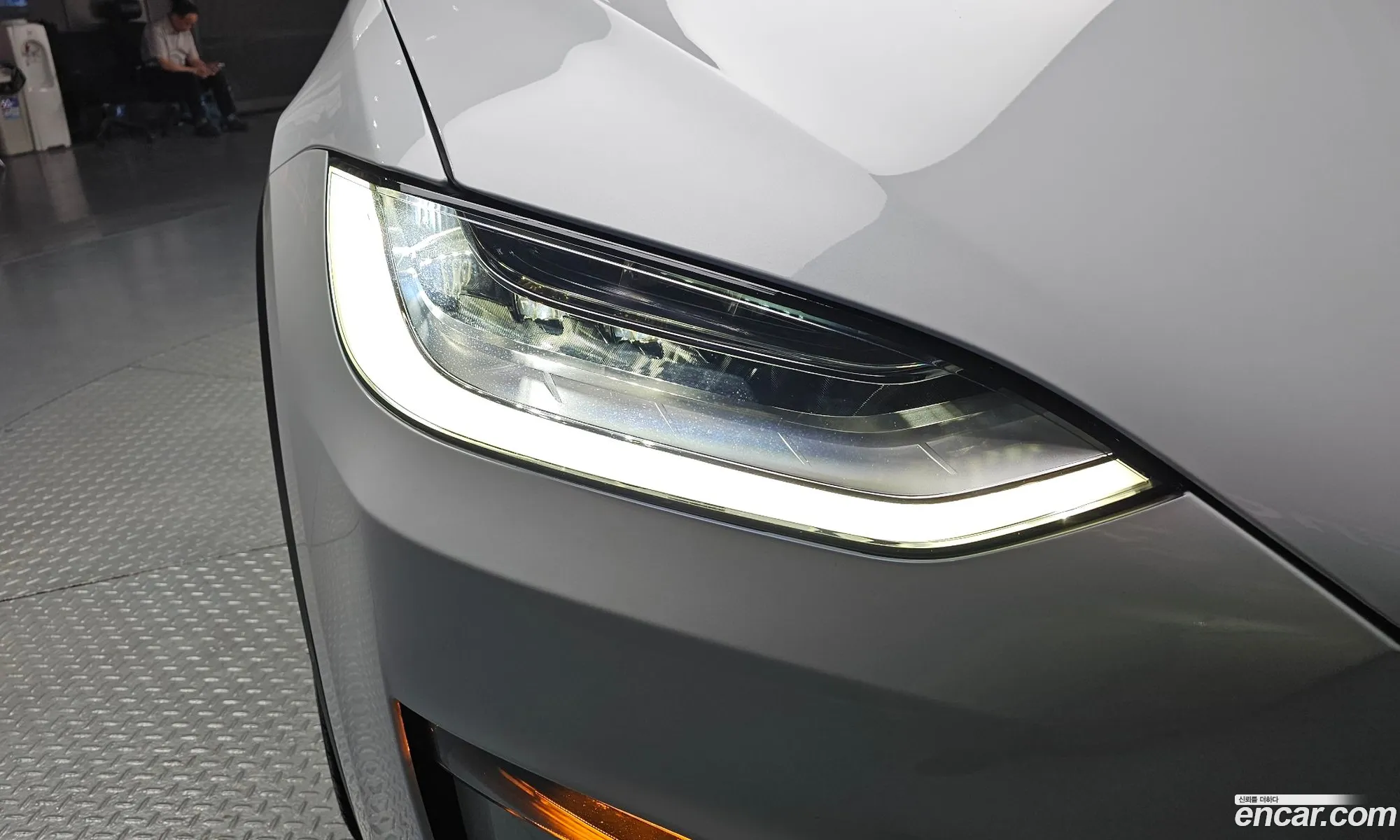 Tesla Model X 2023 — 16