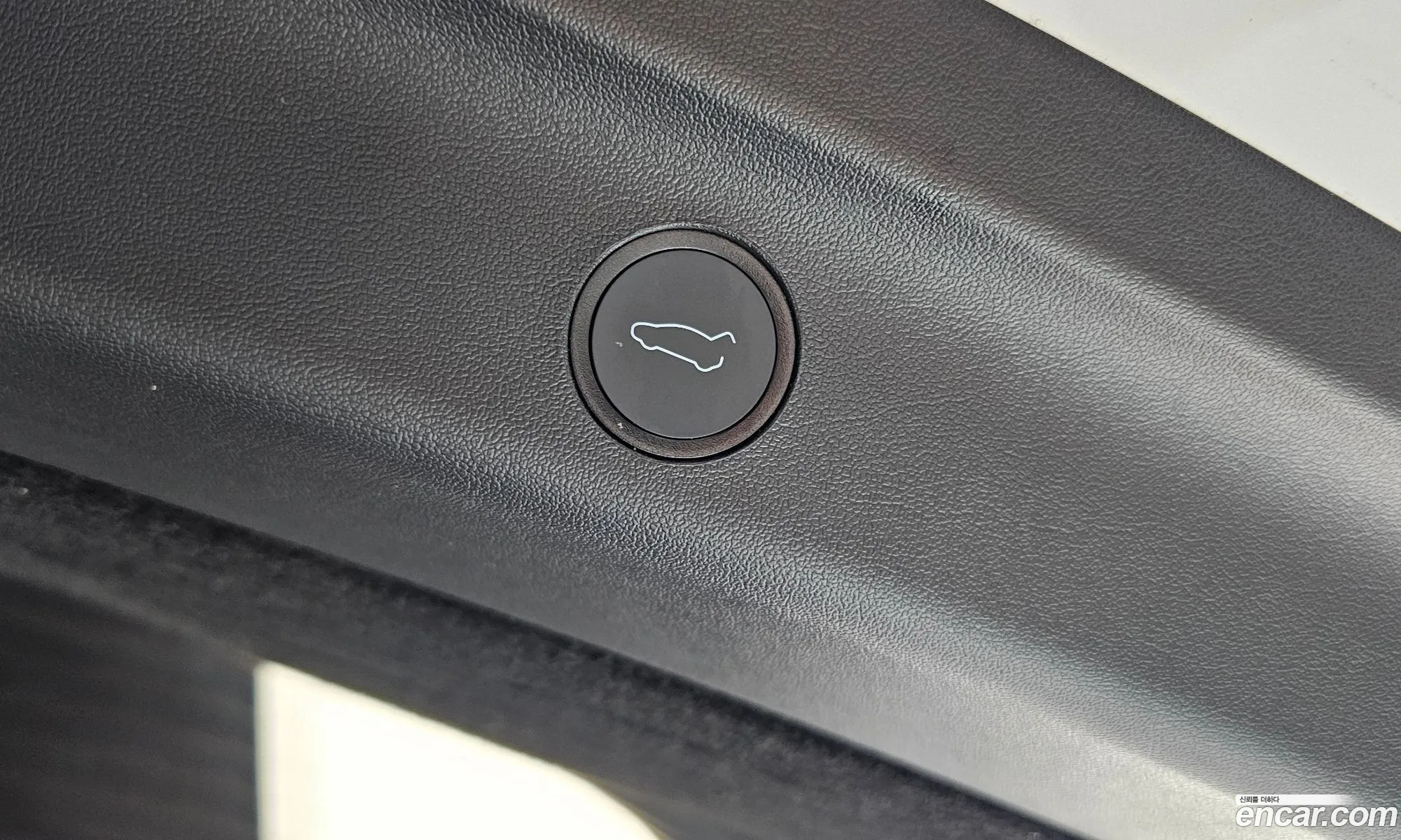 Tesla Model Y 2023 — 26