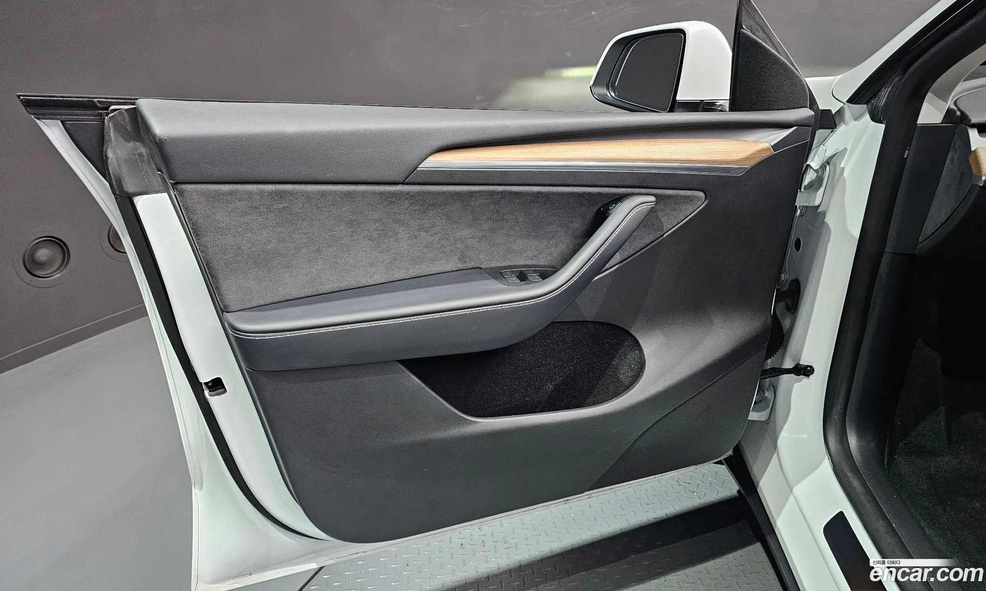 Tesla Model Y 2023 — 10