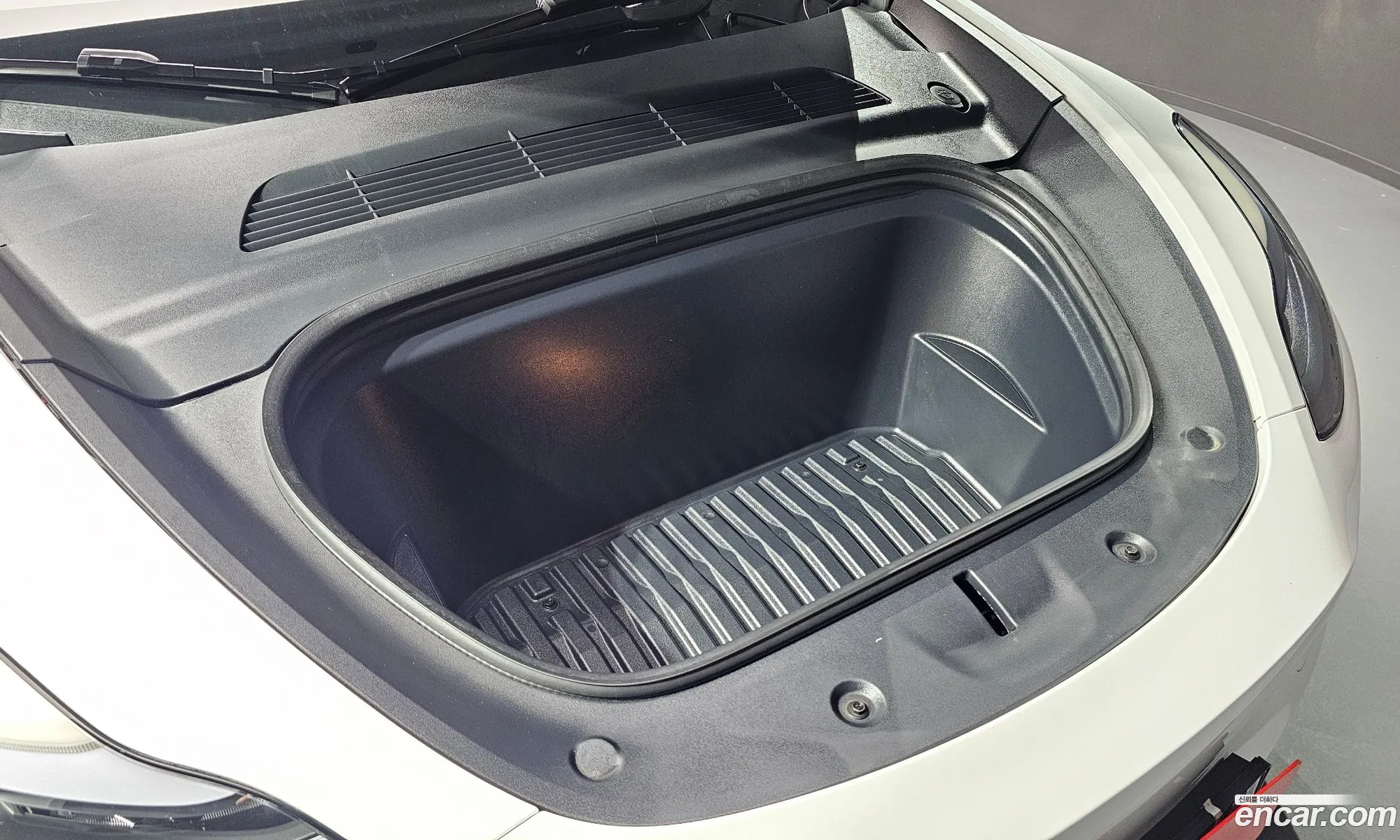 Tesla Model Y 2023 — 12