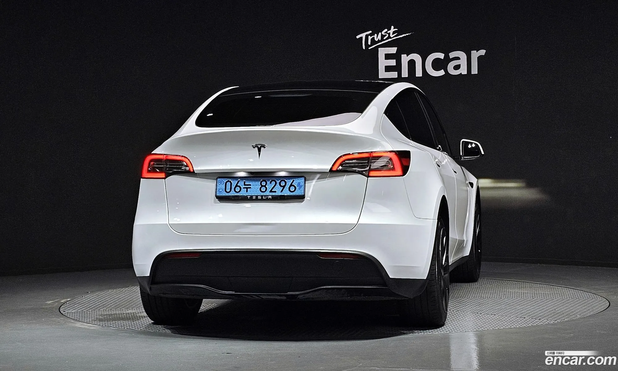 Tesla Model Y 2023 — 30