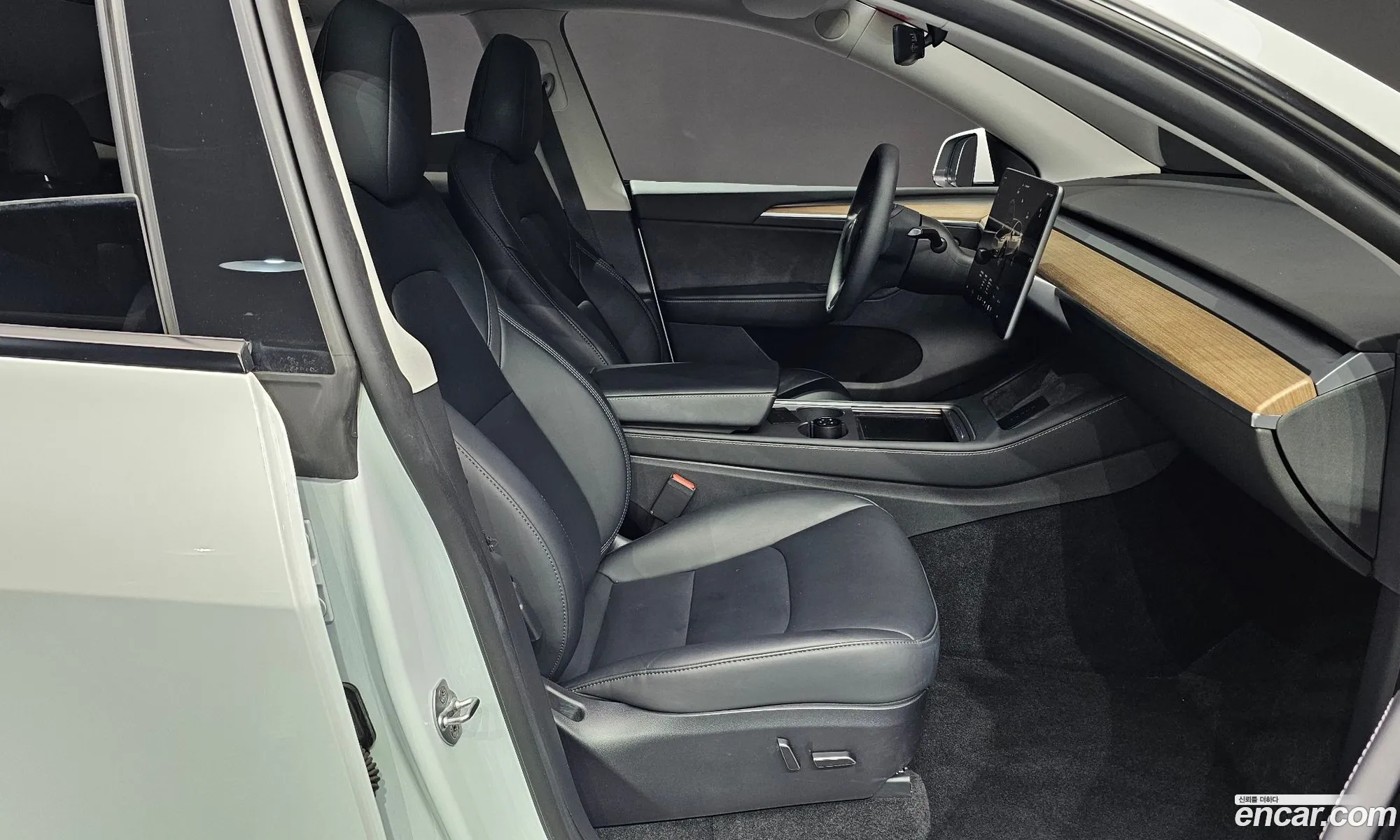 Tesla Model Y 2023 — 27