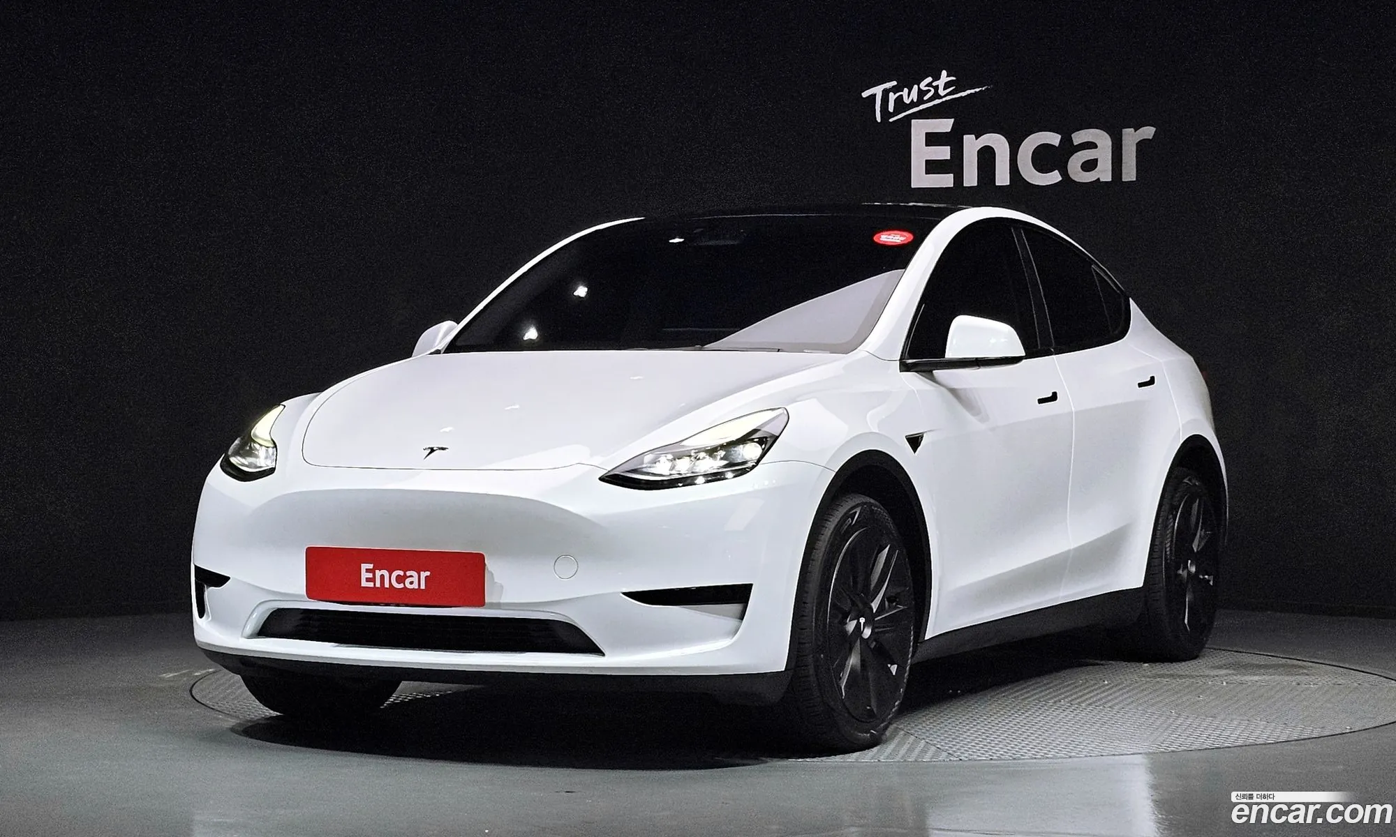 Tesla Model Y 2023 — 17