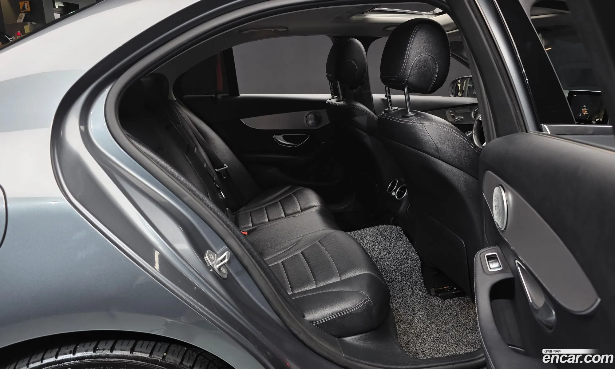 Mercedes-Benz C-Class W205 2017 — 23