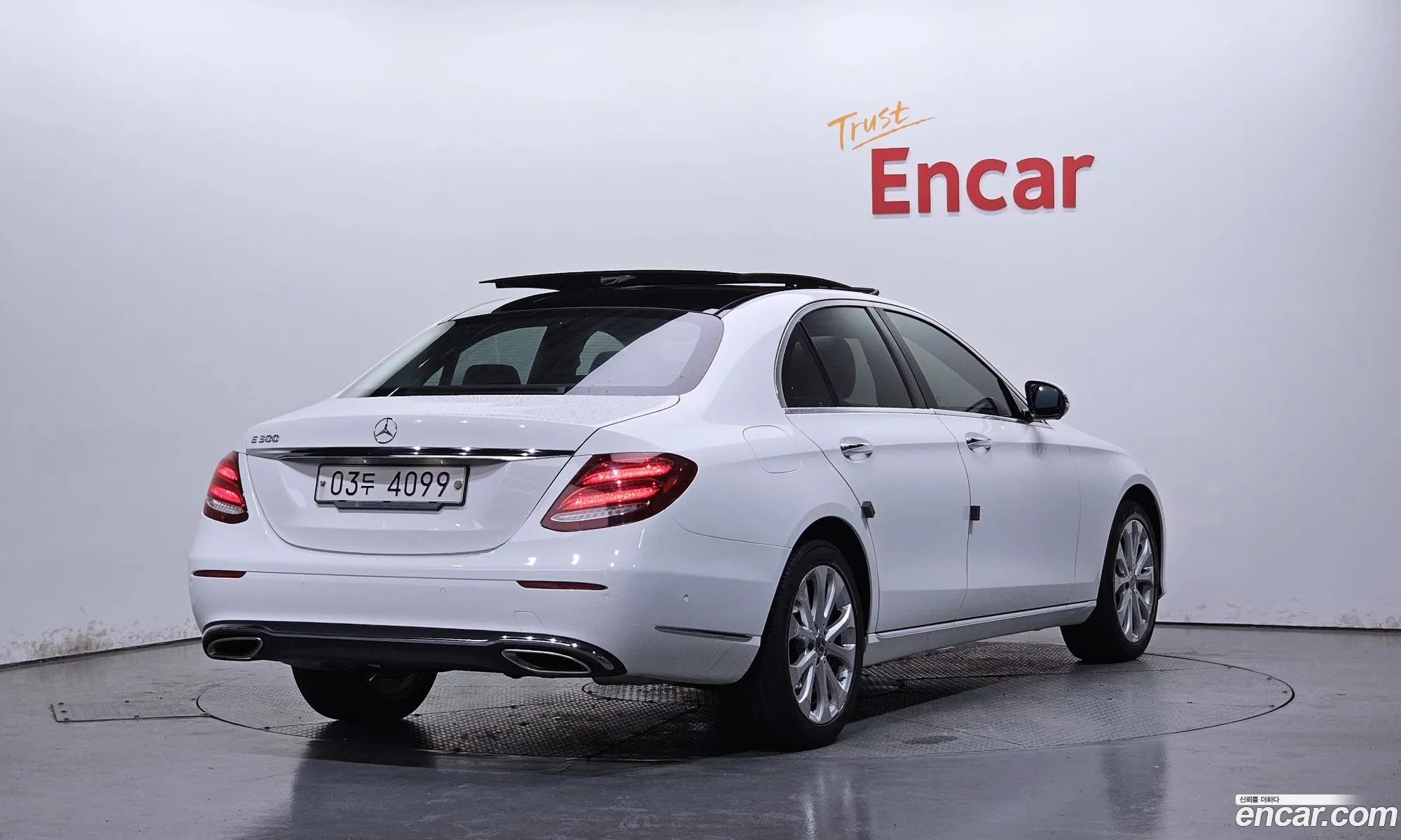 Mercedes-Benz E-Class W213 2017 — 19