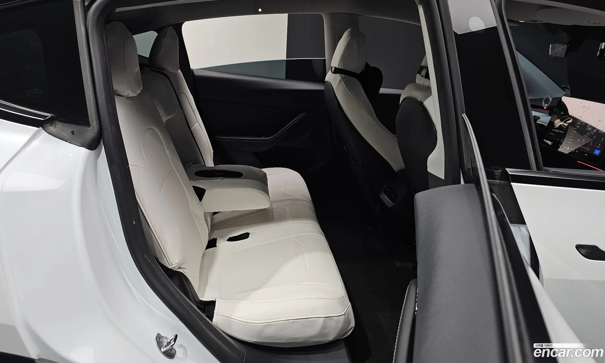 Tesla Model Y 2024 — 3